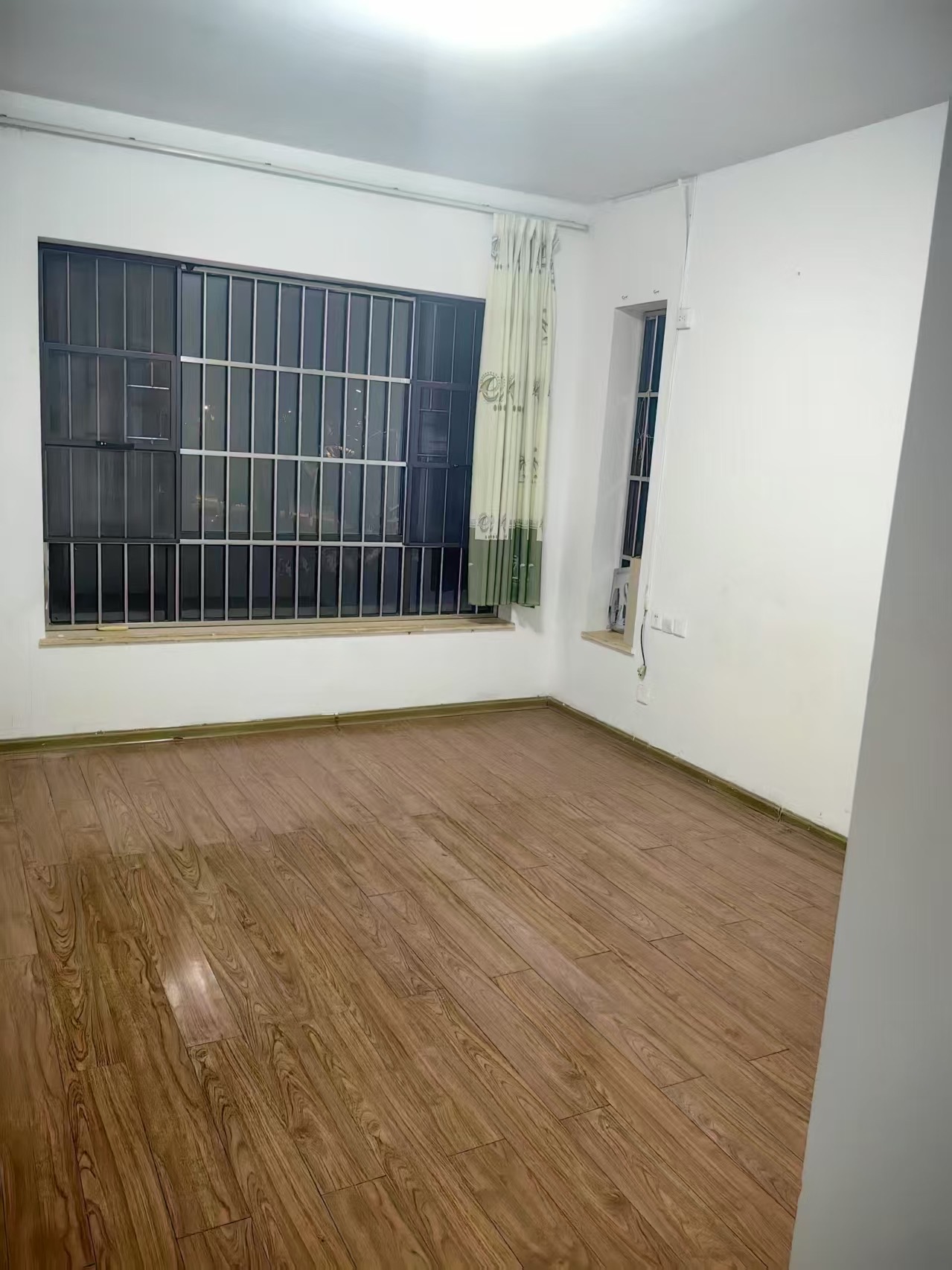 和风江岸  3室2厅2卫    212.0万 和风江岸  3室2厅2卫    212.0万客厅