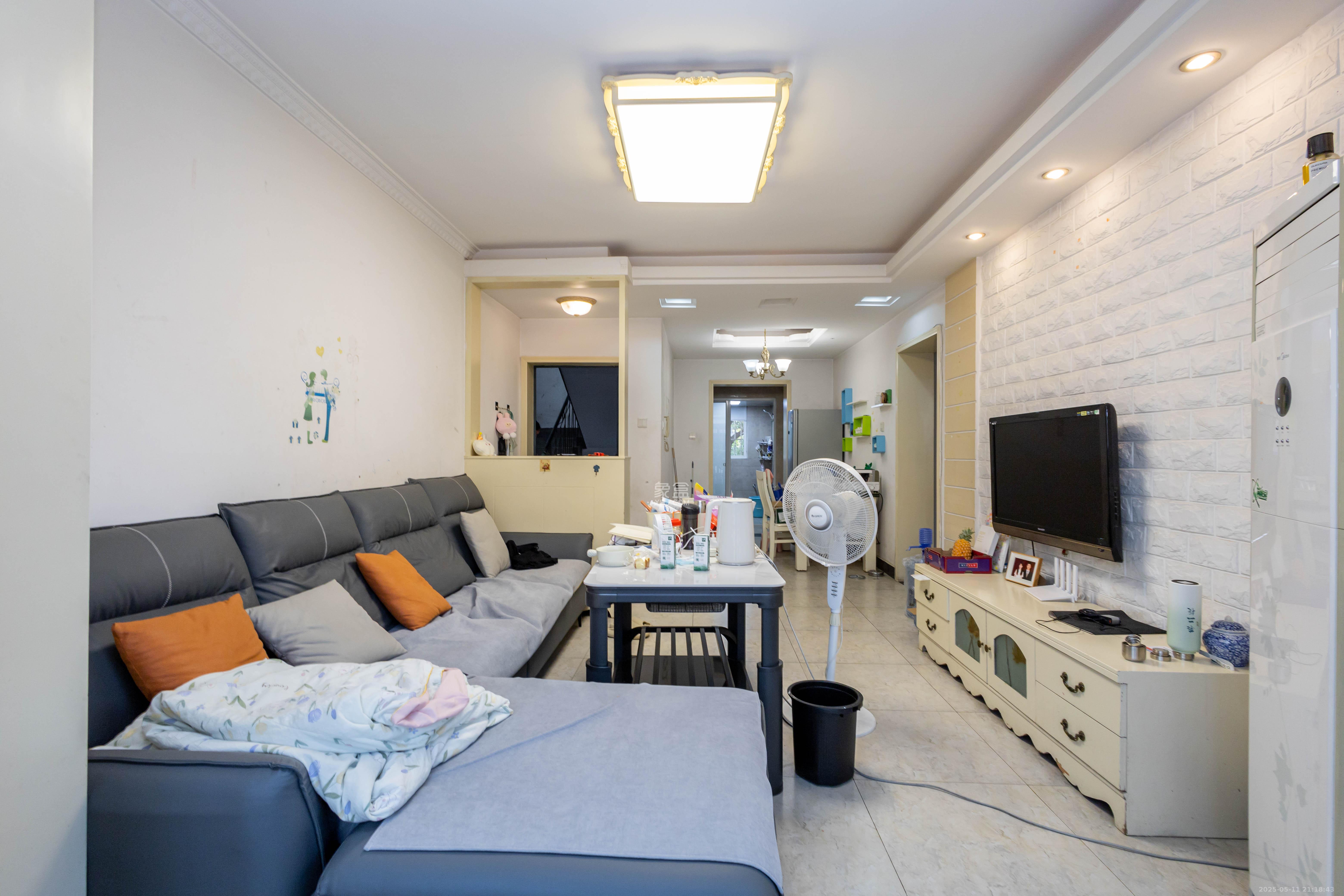 东岸锦城(东方人家)  2室2厅1卫    50.0万客厅