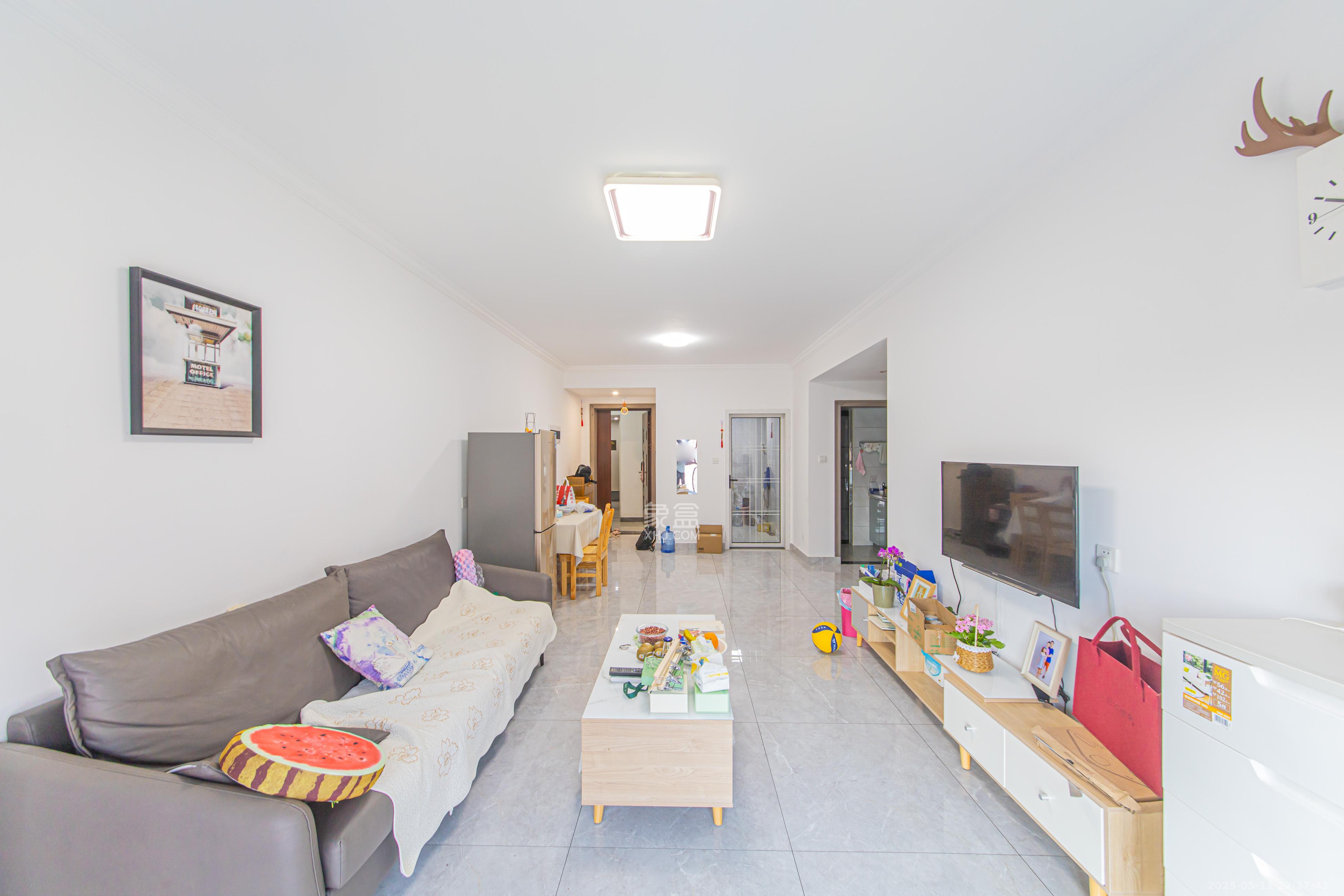 鑫远翡丽郡(鑫远翡丽雅苑) 3室2厅1卫 112.0万 鑫远翡丽郡(鑫远翡丽雅苑) 3室2厅1卫 112.0万客厅