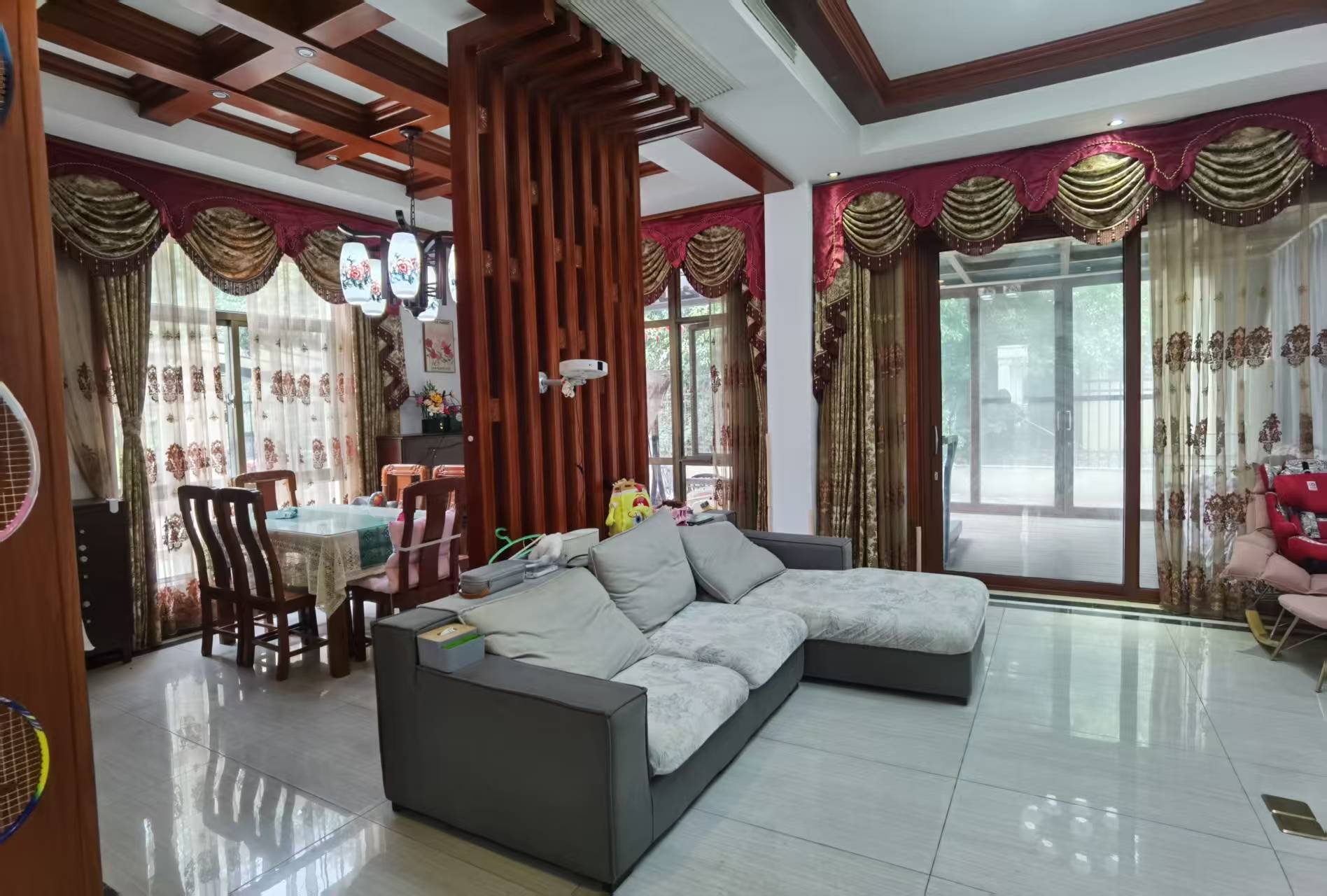 碧桂园 5室2厅3卫 8000.0元/月 碧桂园 5室2厅3卫 8000.0元/月室内图