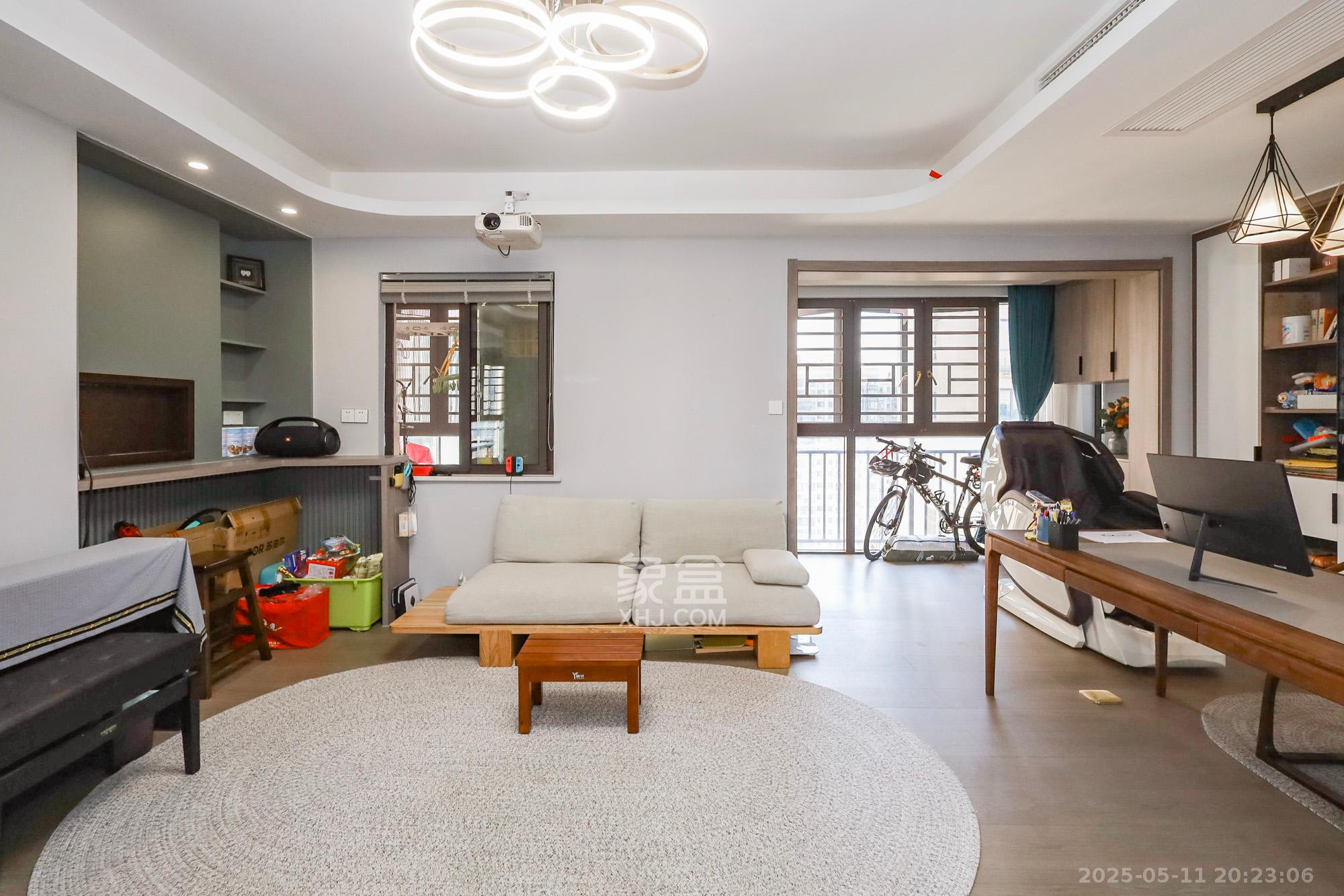 钰龙天下二期(钰龙佳园) 3室2厅2卫 230.0万 钰龙天下二期(钰龙佳园) 3室2厅2卫 230.0万客厅