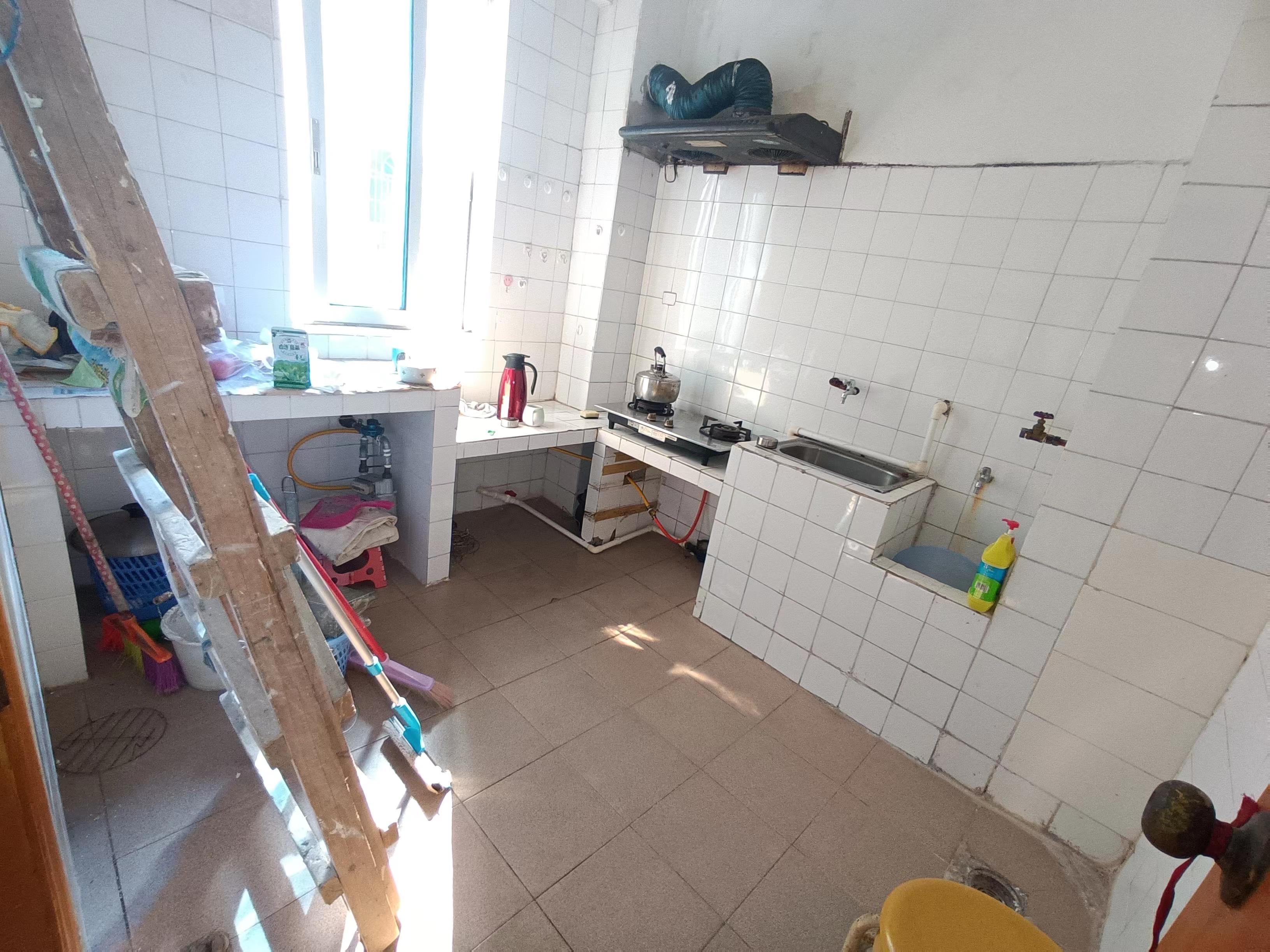 虹冠大厦 1室0厅0卫 139.0万 虹冠大厦 1室0厅0卫 139.0万室内图