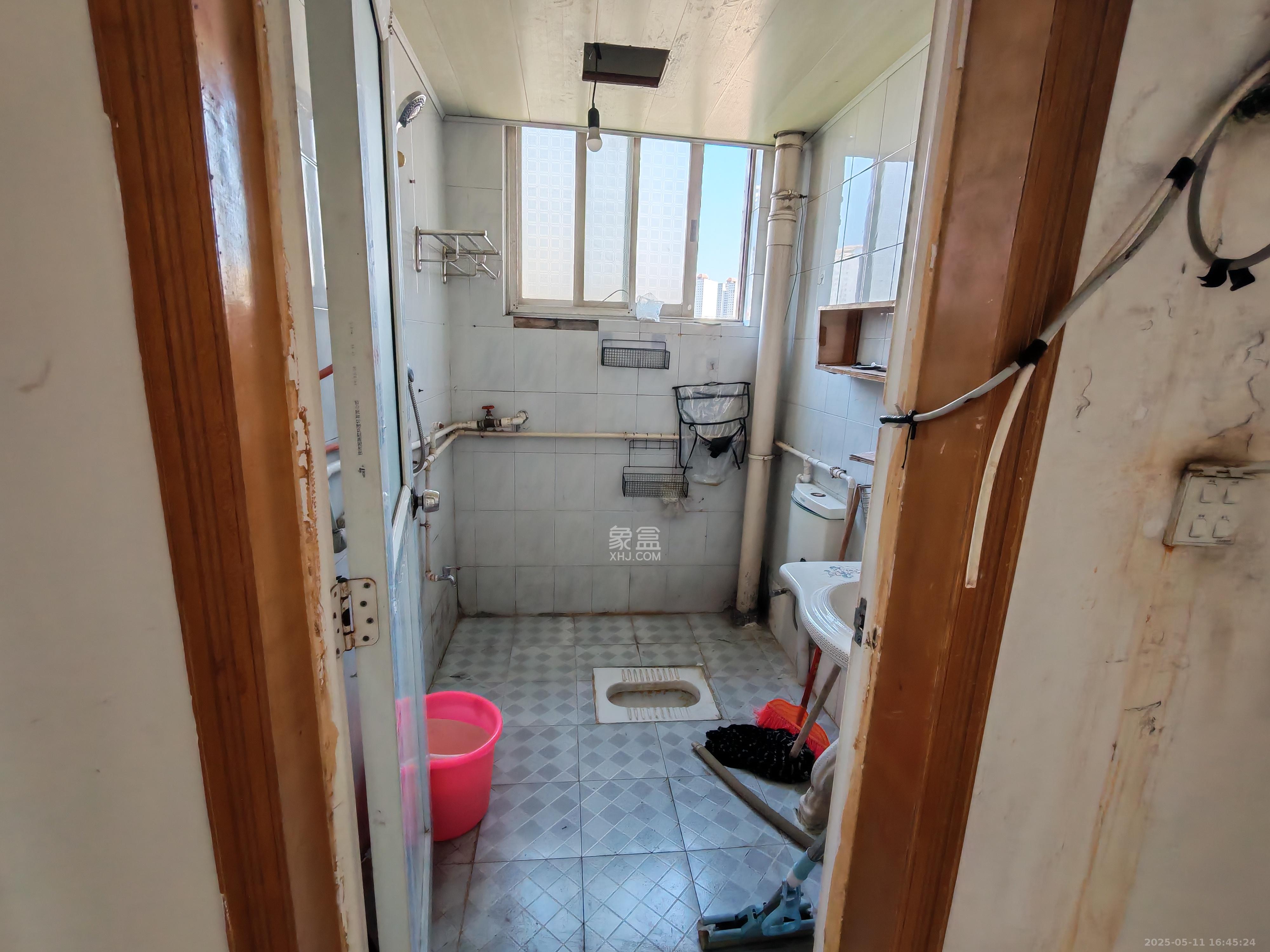 体育局宿舍  2室1厅1卫    2200.0元/月室内图