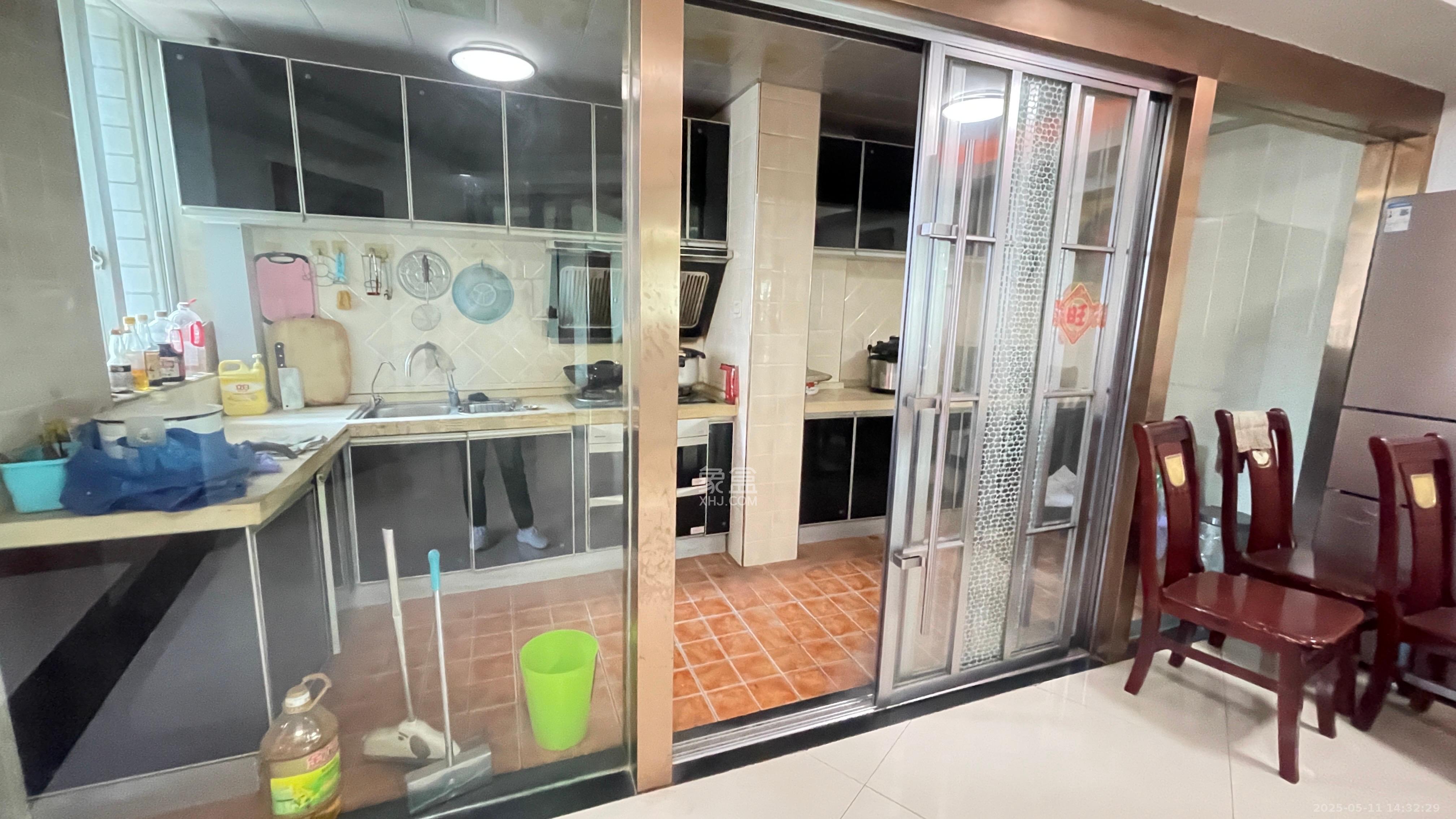 思进大厦  4室2厅2卫   2600.00元/月室内图