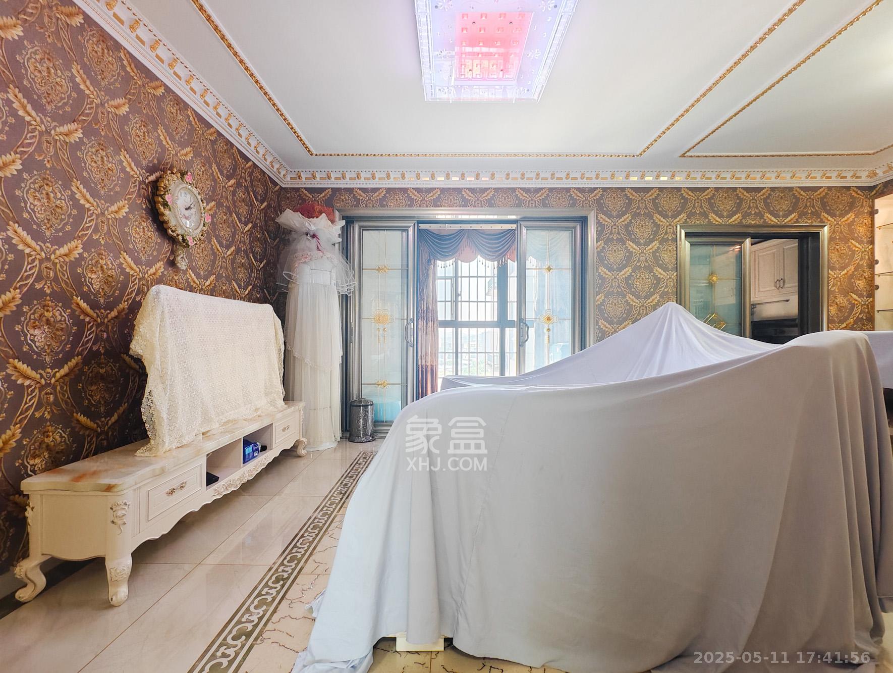 南庭城果 4室2厅2卫 110.0万 南庭城果 4室2厅2卫 110.0万客厅