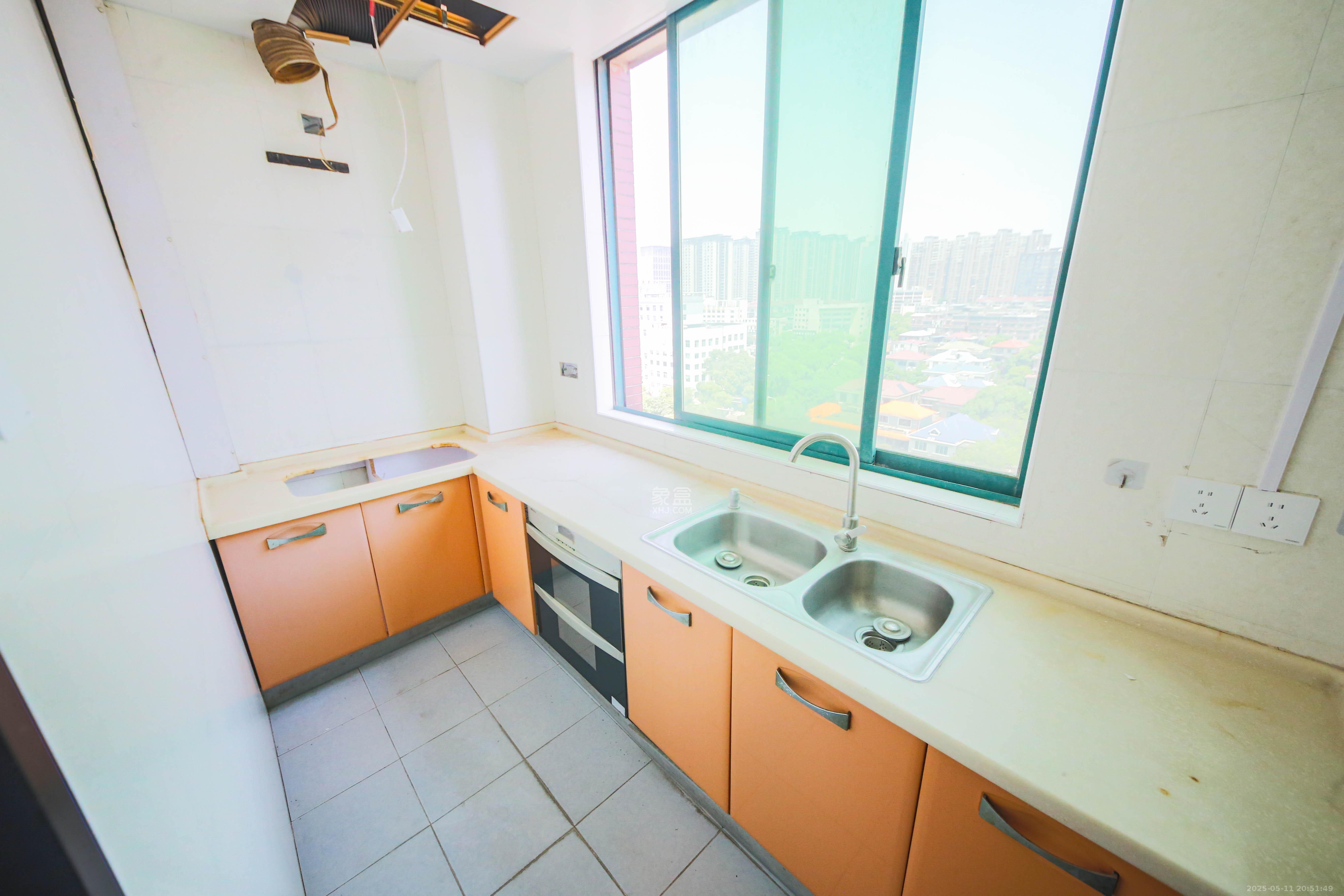 湘府东苑 3室2厅2卫 104.0万 湘府东苑 3室2厅2卫 104.0万厨房