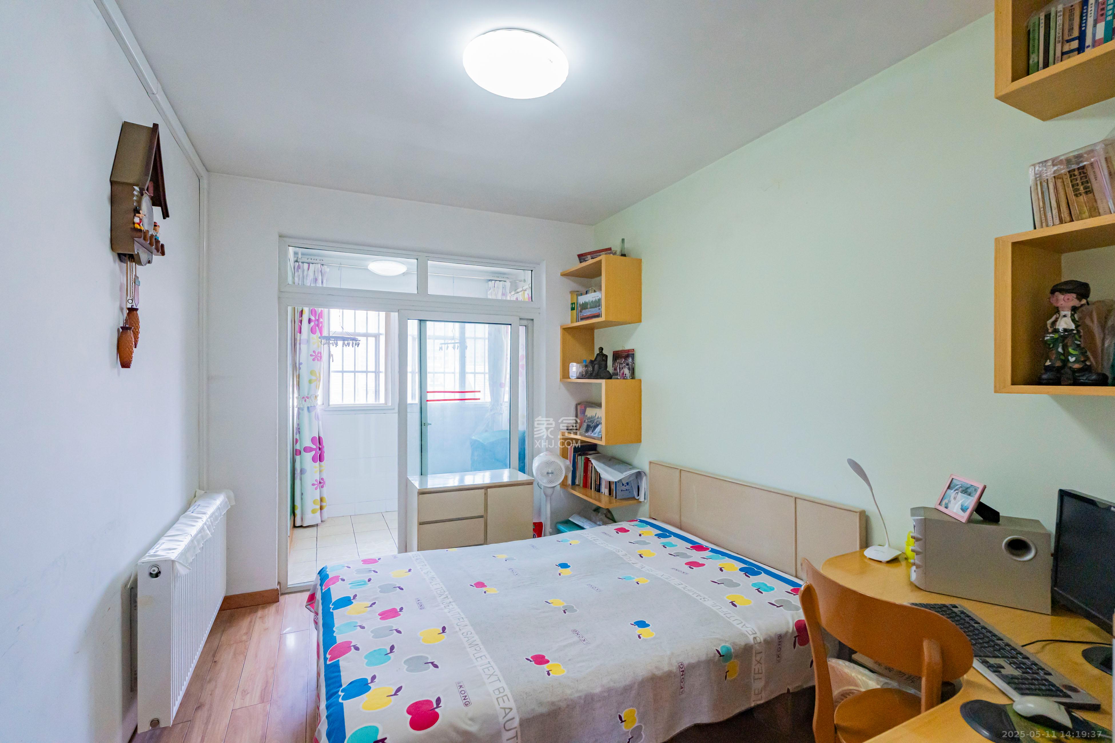 洪山家园 3室2厅2卫 68.0万 洪山家园 3室2厅2卫 68.0万卧室