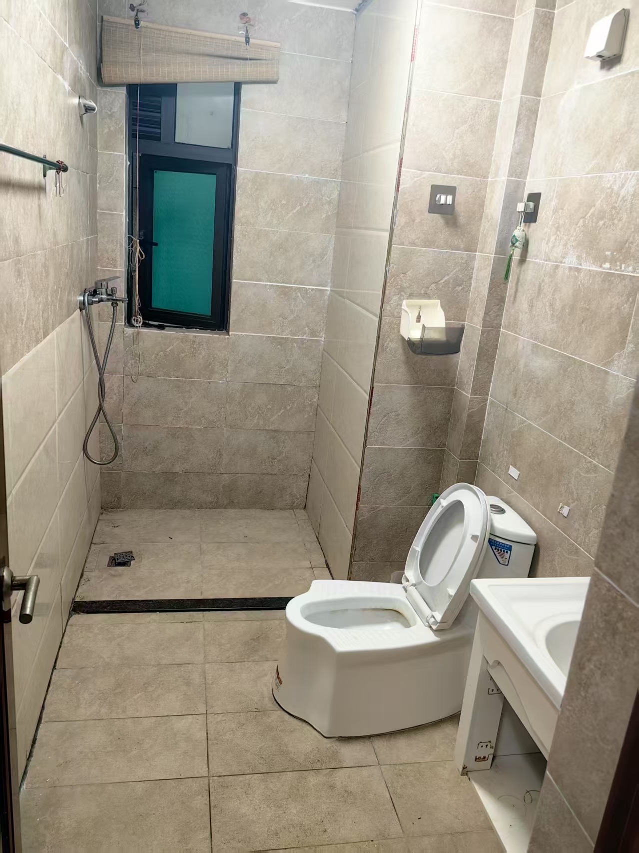 和风江岸  3室2厅2卫    212.0万 和风江岸  3室2厅2卫    212.0万客厅