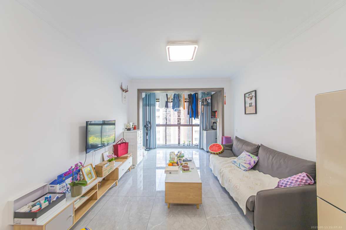 鑫远翡丽郡(鑫远翡丽雅苑) 3室2厅1卫 112.0万 鑫远翡丽郡(鑫远翡丽雅苑) 3室2厅1卫 112.0万客厅