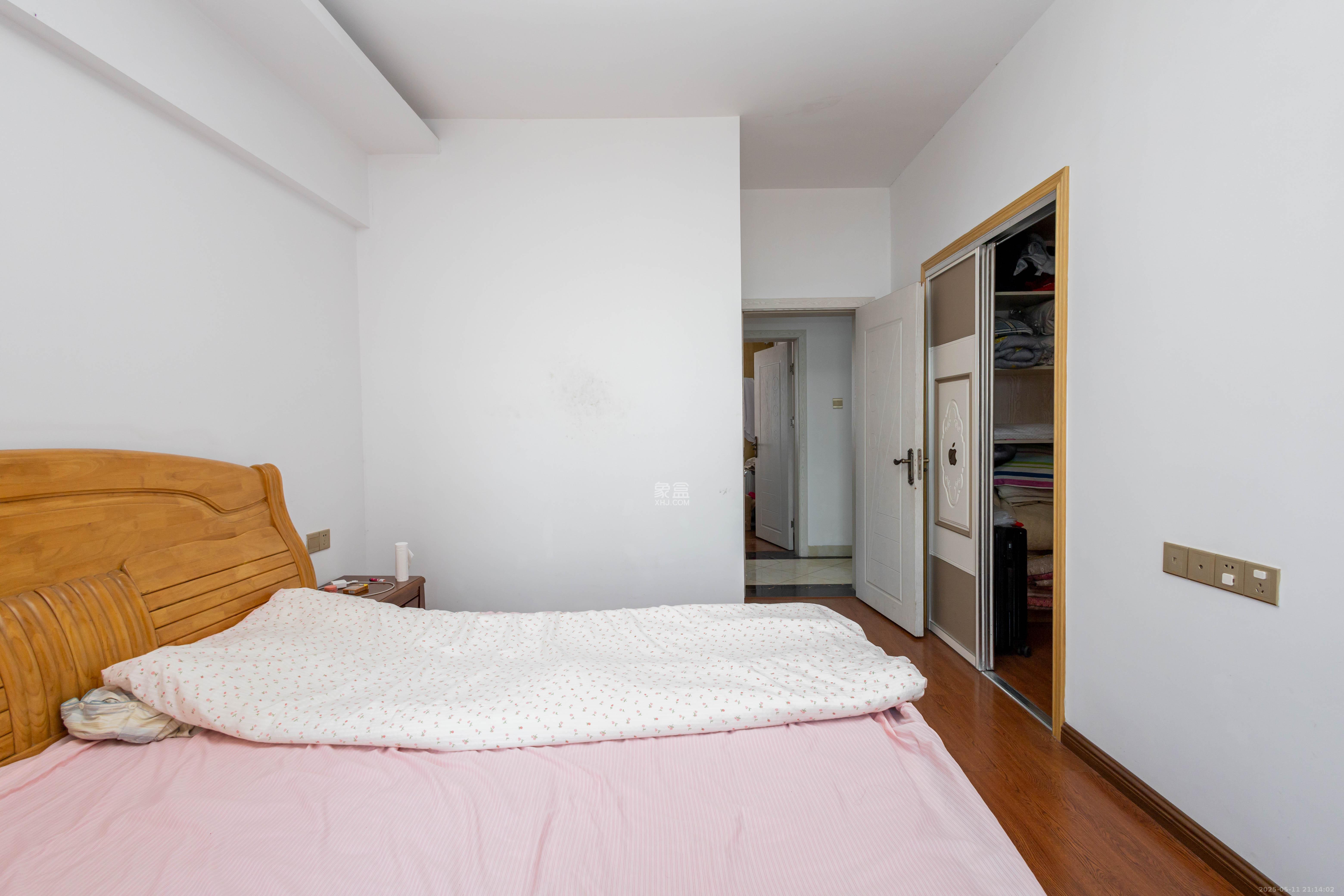 紫华郡 4室2厅2卫 89.8万 紫华郡 4室2厅2卫 89.8万卧室