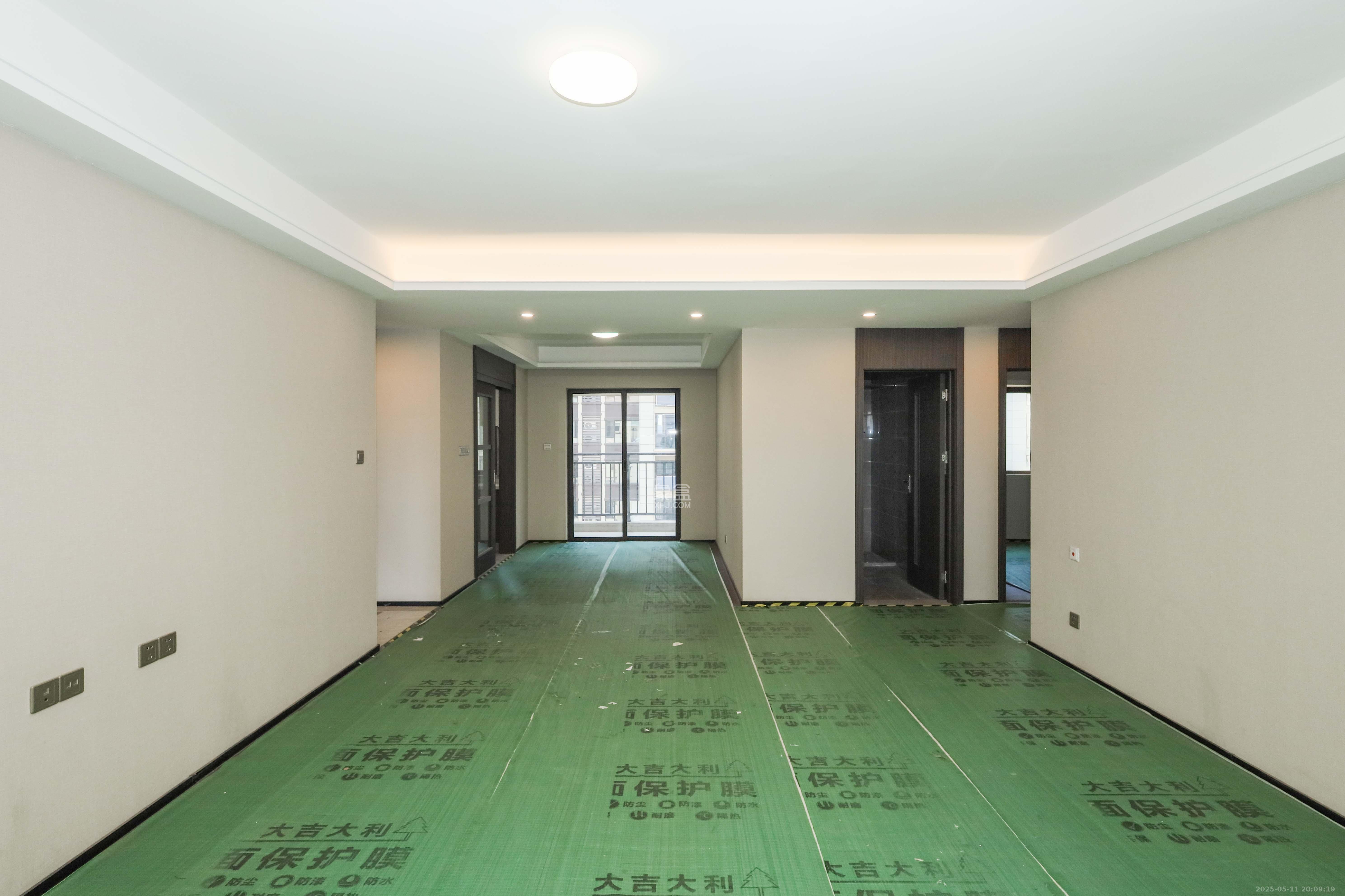 中梁云麓传奇  3室2厅2卫    150.0万客厅