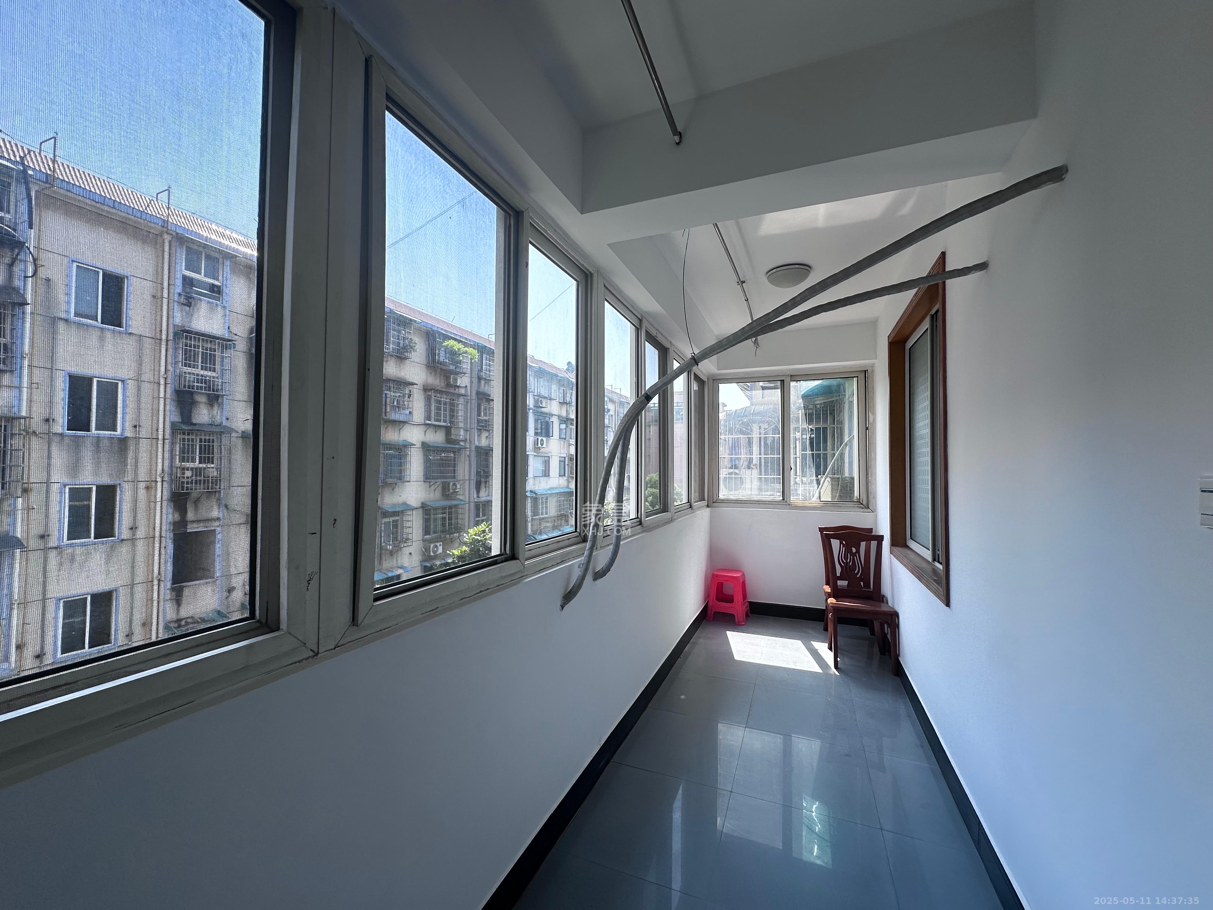 铁银电信花园  3室1厅1卫    2200.0元/月 铁银电信花园  3室1厅1卫    2200.0元/月室内图