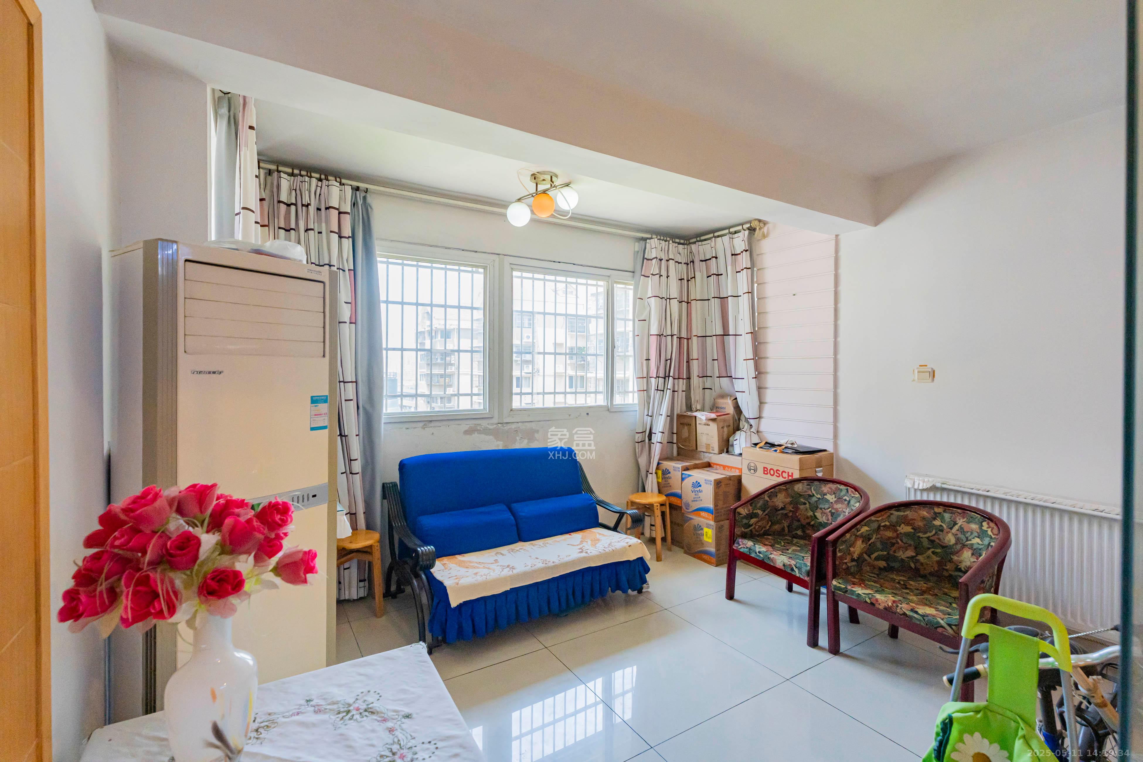 洪山家园 3室2厅2卫 68.0万 洪山家园 3室2厅2卫 68.0万卧室