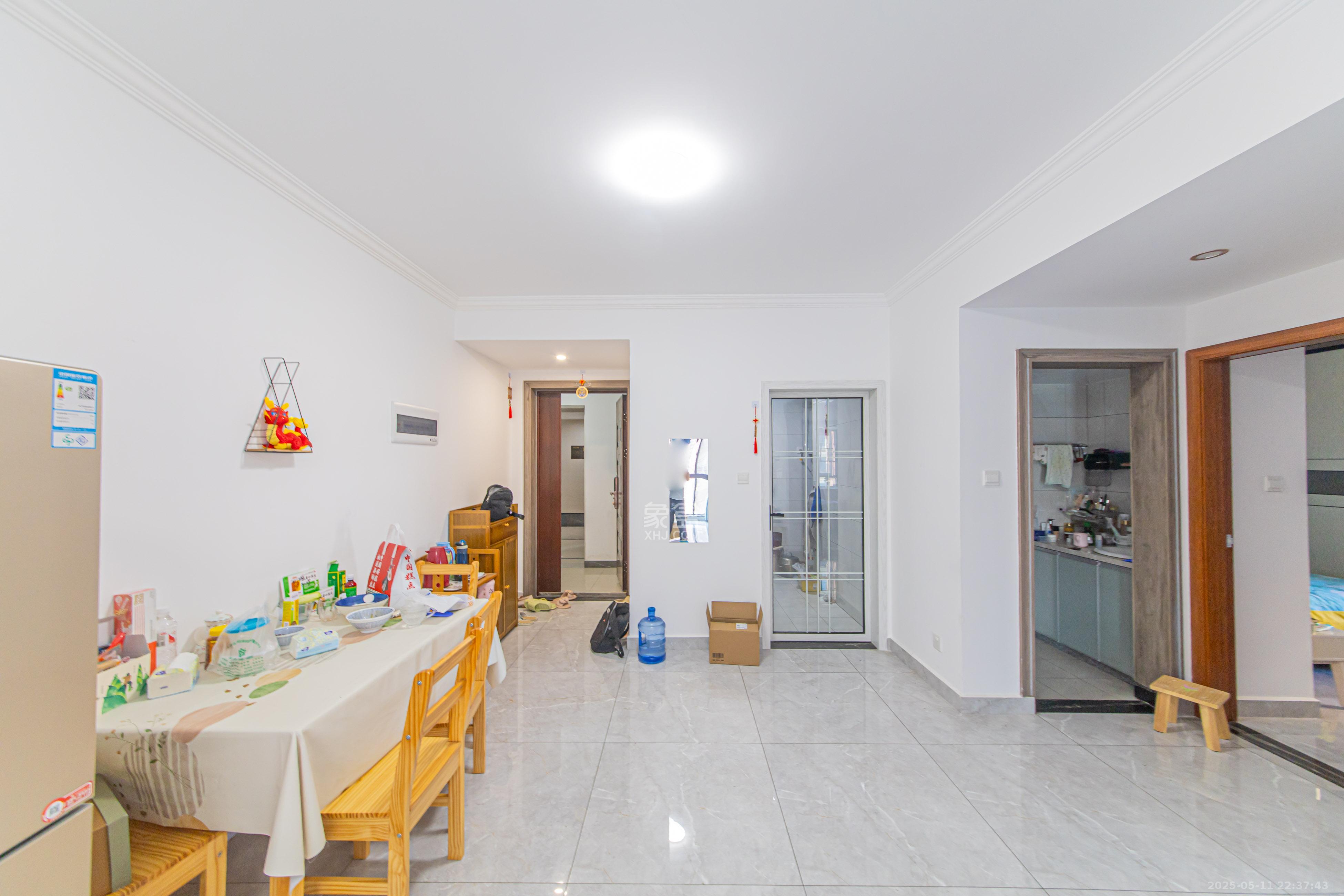 鑫远翡丽郡(鑫远翡丽雅苑) 3室2厅1卫 112.0万 鑫远翡丽郡(鑫远翡丽雅苑) 3室2厅1卫 112.0万客厅