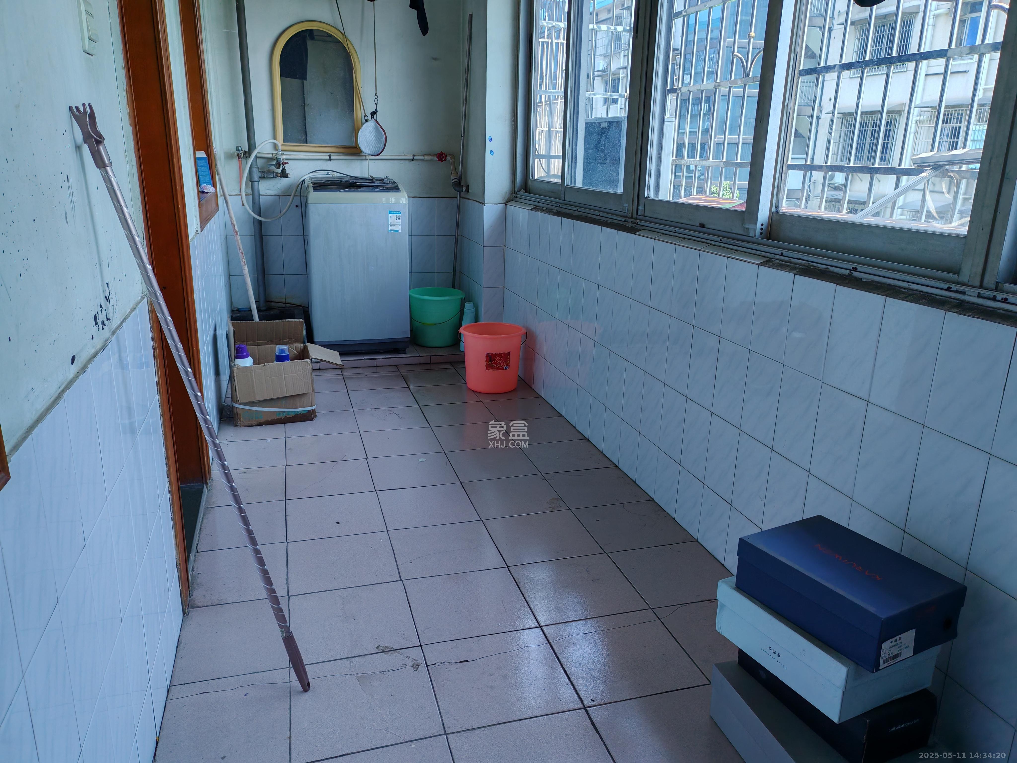 荷花园市直教师村(长沙市教育局直属教师二村) 3室2厅1卫 1850.0元/月 荷花园市直教师村(长沙市教育局直属教师二村) 3室2厅1卫 1850.0元/月室内图