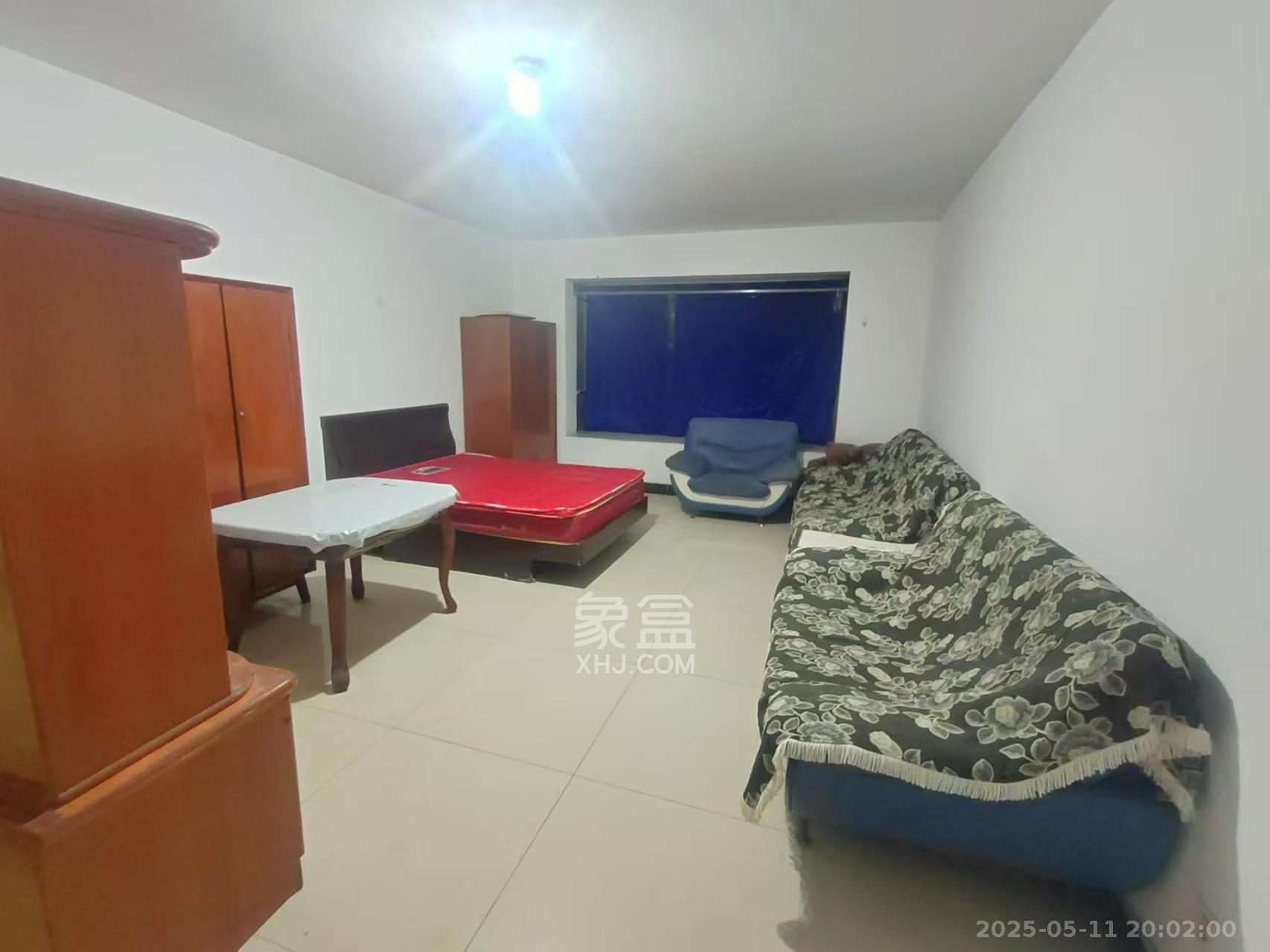 莲湖汽配城  3室2厅2卫    1800.0元/月 莲湖汽配城  3室2厅2卫    1800.0元/月室内图