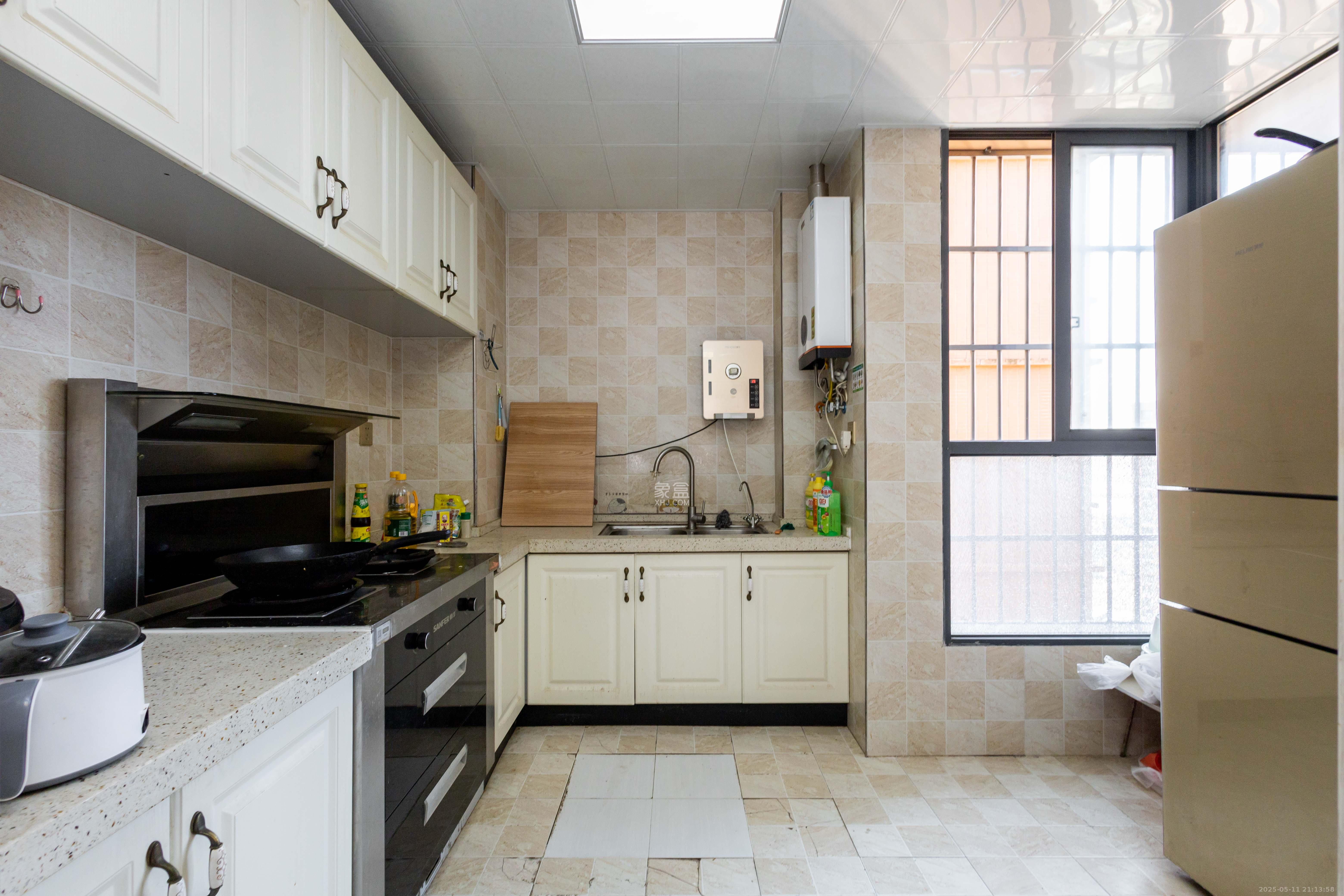 紫华郡 4室2厅2卫 89.8万 紫华郡 4室2厅2卫 89.8万厨房