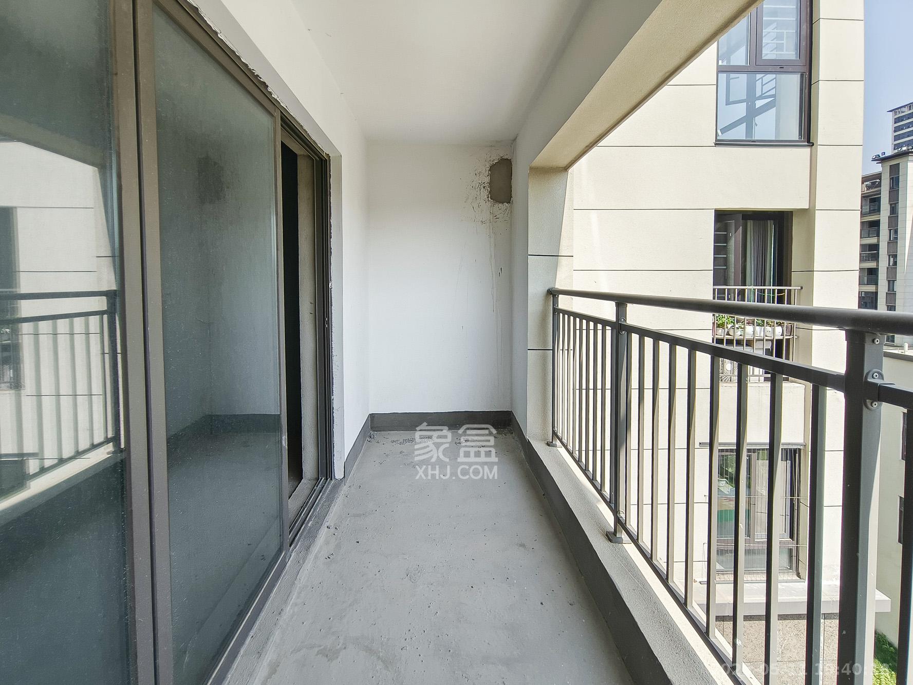 爱情公望府 4室2厅2卫 108.0万 爱情公望府 4室2厅2卫 108.0万阳台