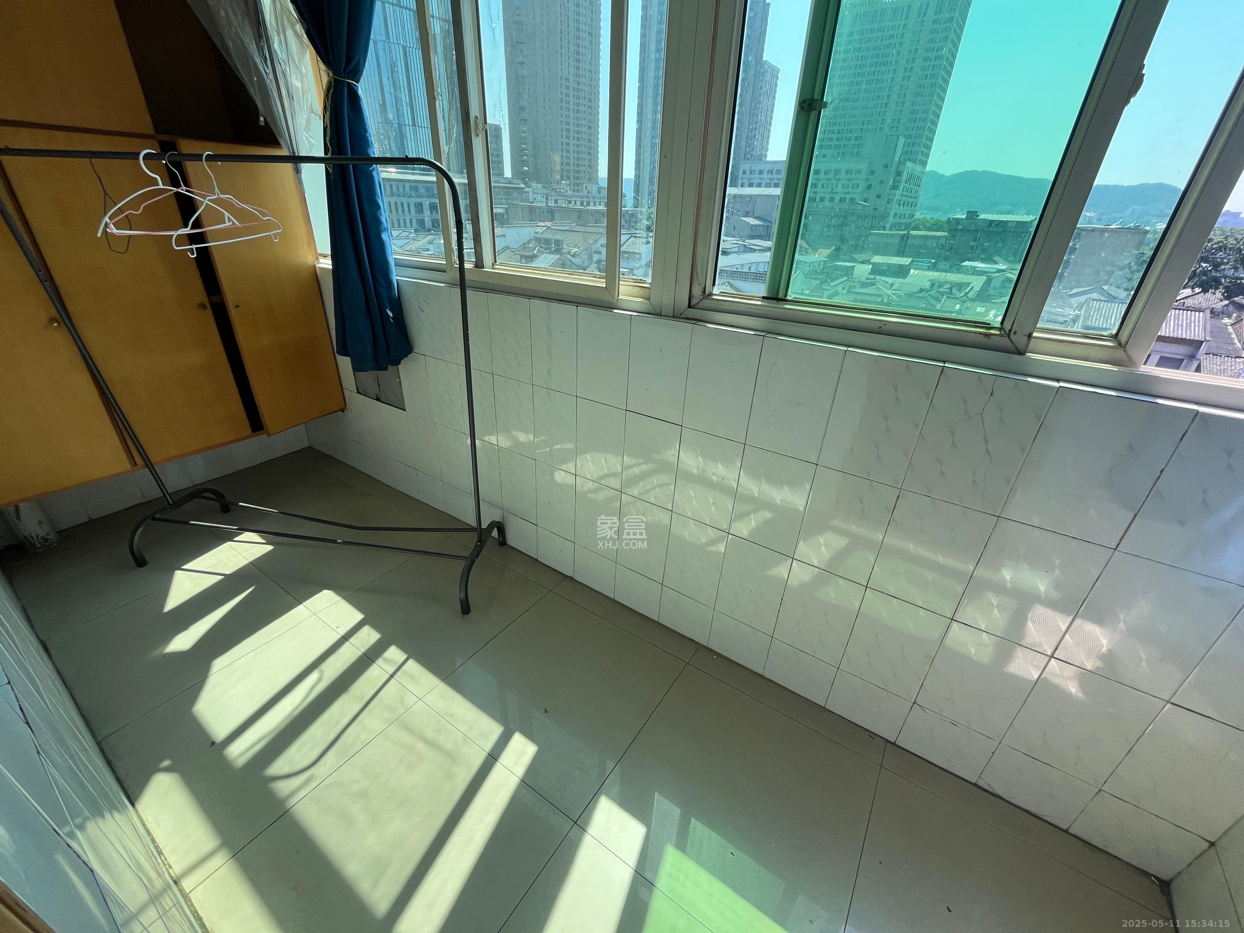 西牌楼社区 2室1厅1卫 2300.0元/月 西牌楼社区 2室1厅1卫 2300.0元/月室内图