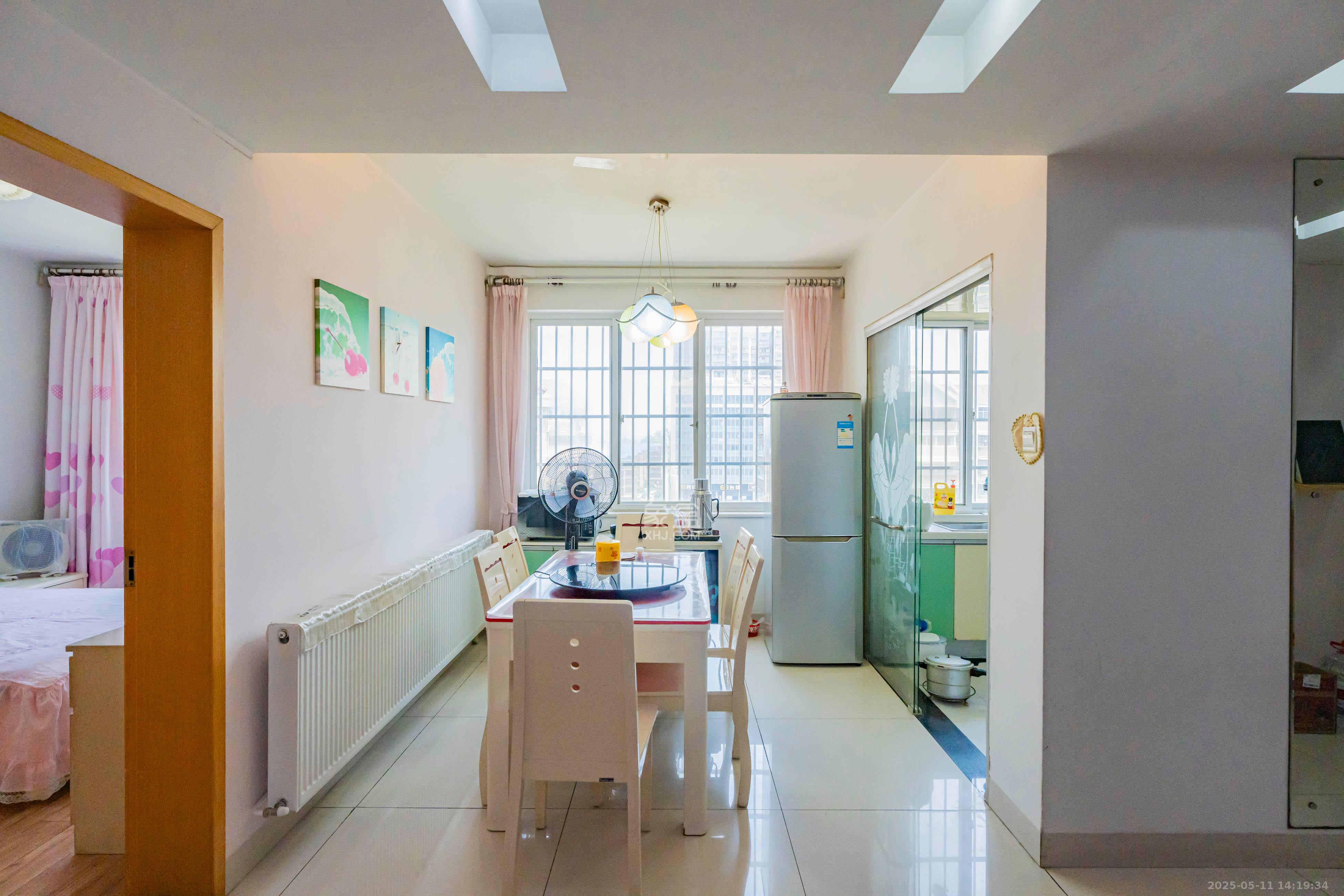 洪山家园 3室2厅2卫 68.0万 洪山家园 3室2厅2卫 68.0万客厅