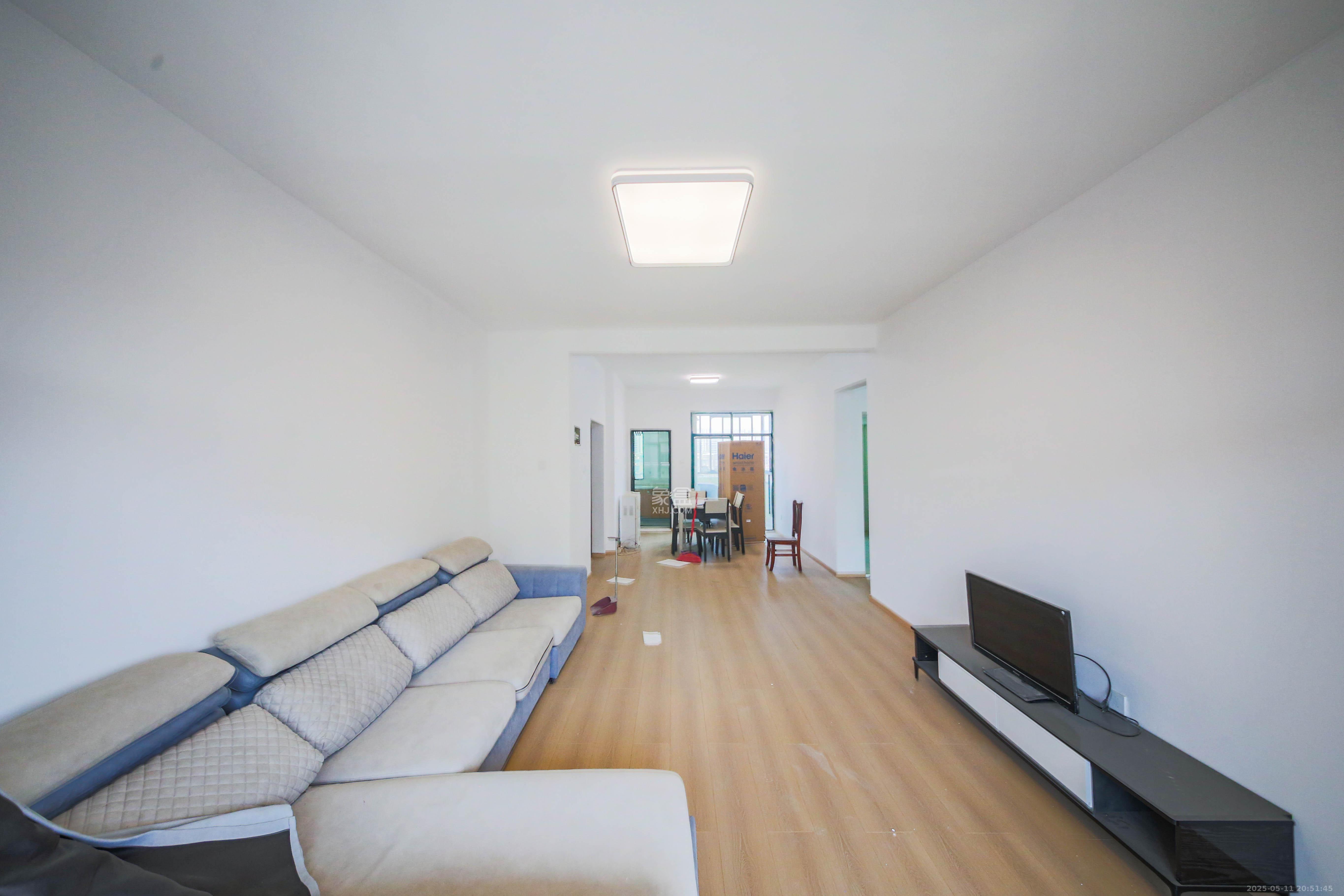 湘府东苑 3室2厅2卫 104.0万 湘府东苑 3室2厅2卫 104.0万客厅