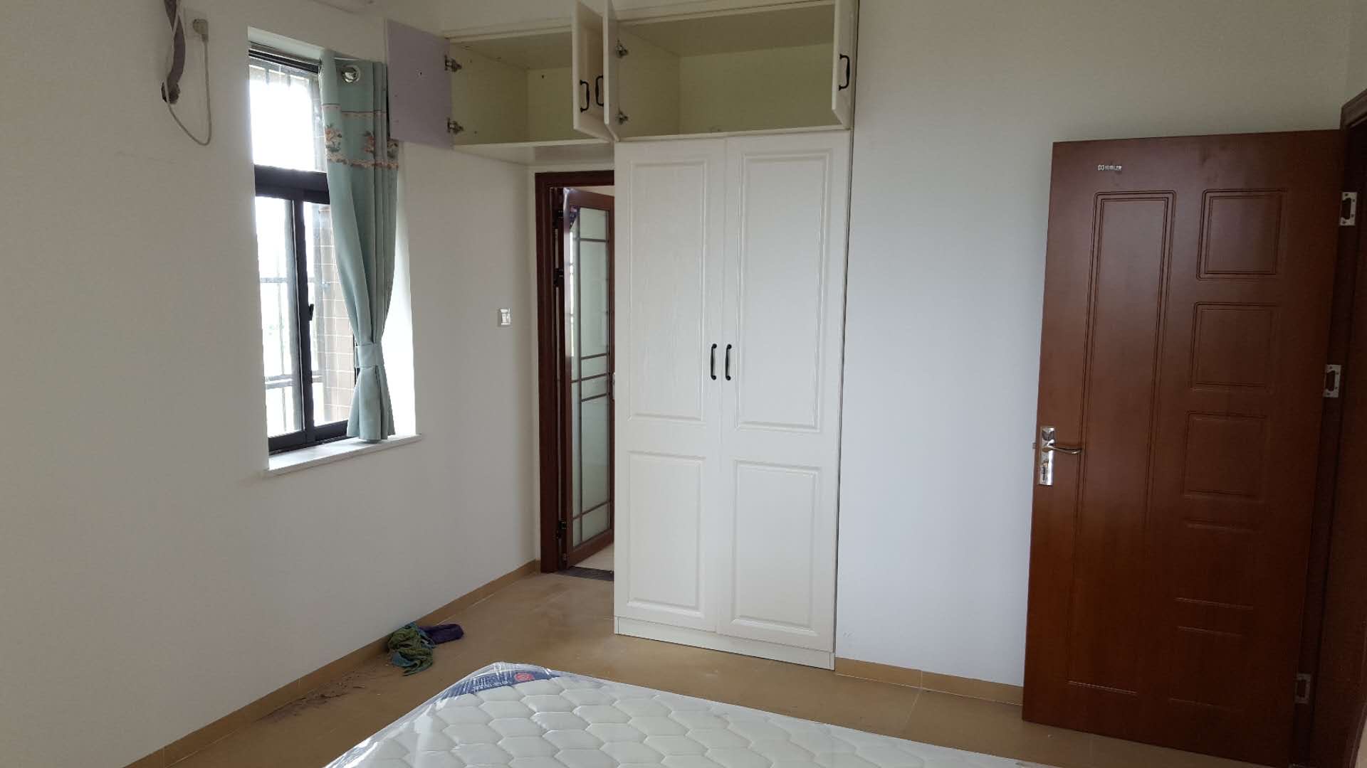 和风鑫苑 4室2厅2卫 250.0万 和风鑫苑 4室2厅2卫 250.0万客厅