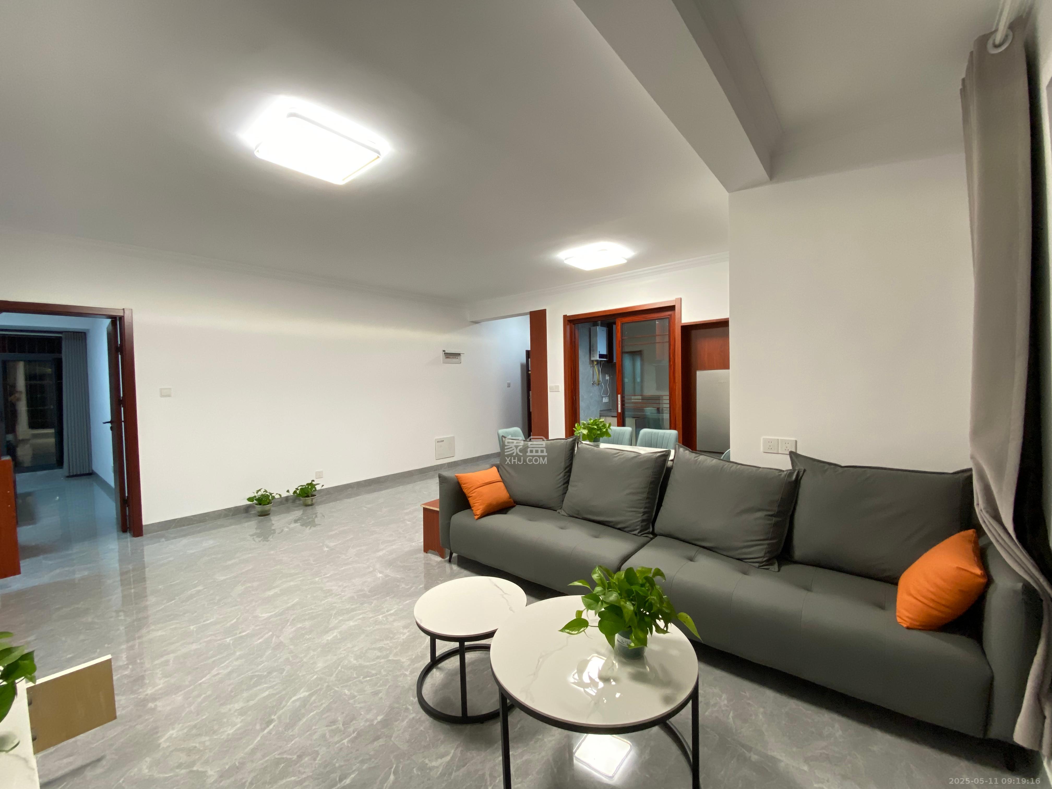 东岸梅园小区 2室1厅1卫 2500.0元/月 东岸梅园小区 2室1厅1卫 2500.0元/月室内图