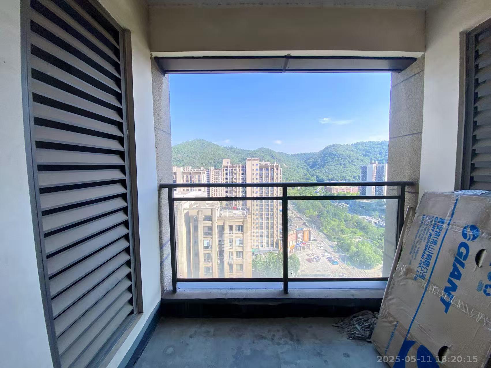 金茂梅溪湖 3室2厅1卫 2600.0元/月 金茂梅溪湖 3室2厅1卫 2600.0元/月室内图