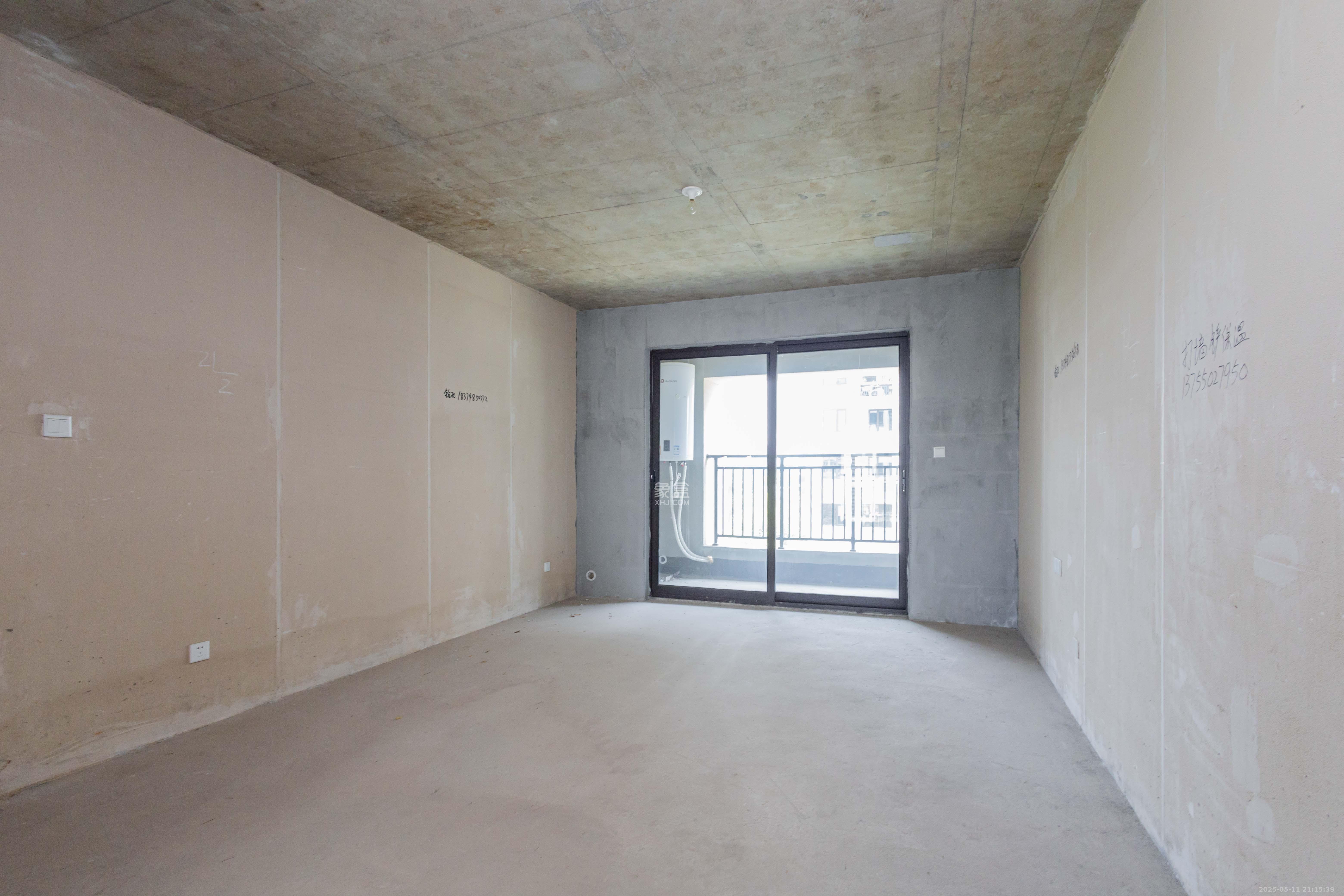 新城恒伟汇隽风华 4室2厅2卫 95.0万 新城恒伟汇隽风华 4室2厅2卫 95.0万客厅