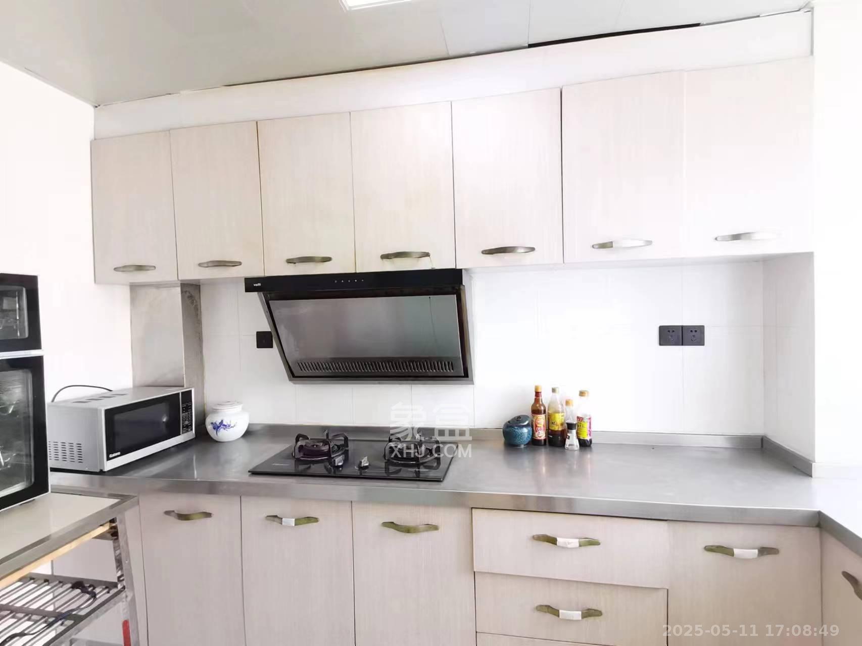 嘉盛华庭(一期、二期、三期) 3室2厅2卫 2800.0元/月 嘉盛华庭(一期、二期、三期) 3室2厅2卫 2800.0元/月室内图