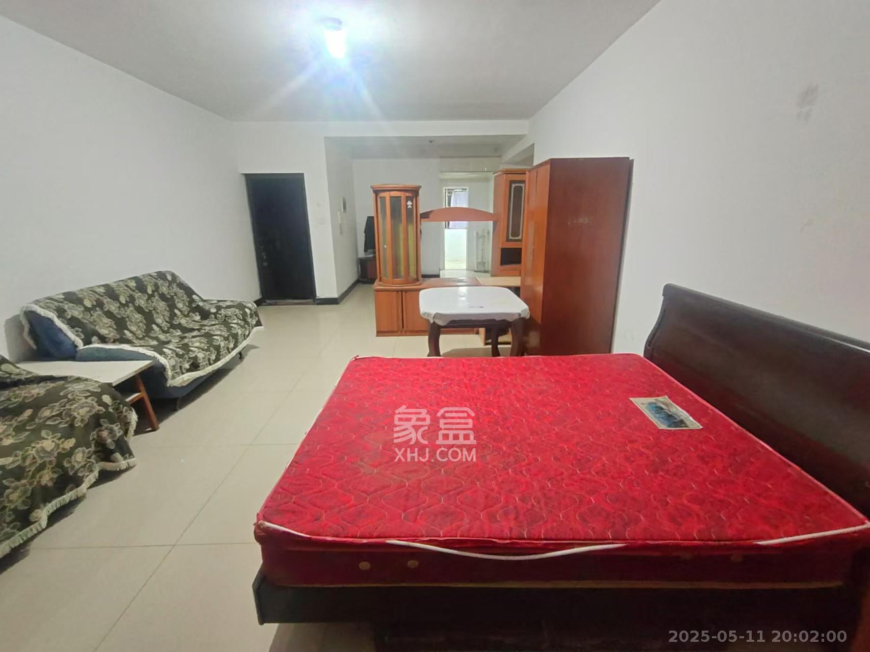 莲湖汽配城  3室2厅2卫    1800.0元/月 莲湖汽配城  3室2厅2卫    1800.0元/月室内图