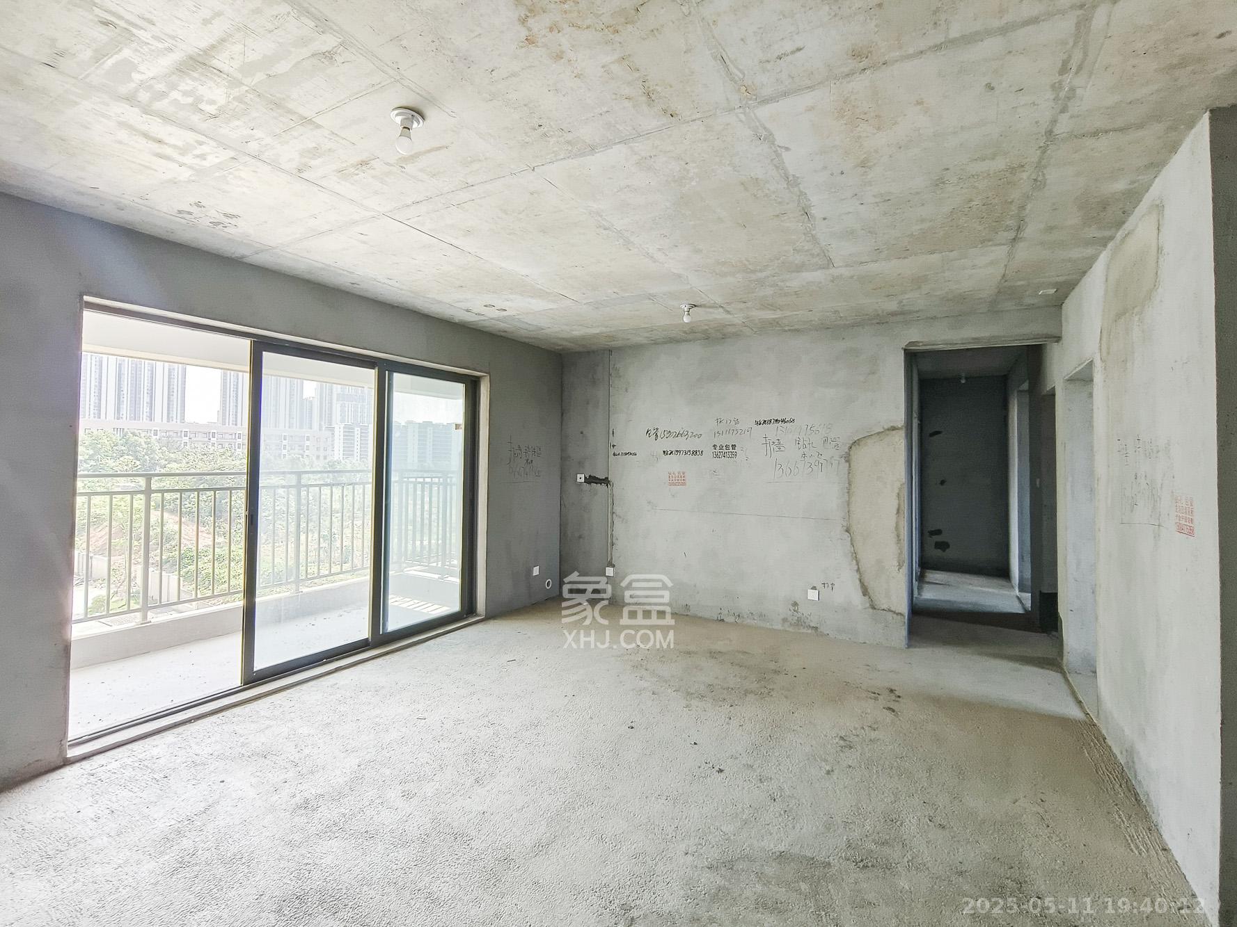 爱情公望府 4室2厅2卫 108.0万 爱情公望府 4室2厅2卫 108.0万客厅