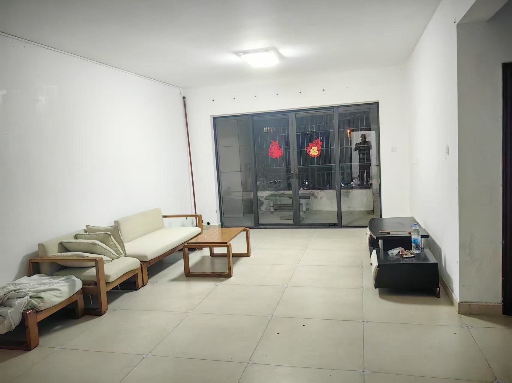 和风江岸  3室2厅2卫    212.0万 和风江岸  3室2厅2卫    212.0万客厅