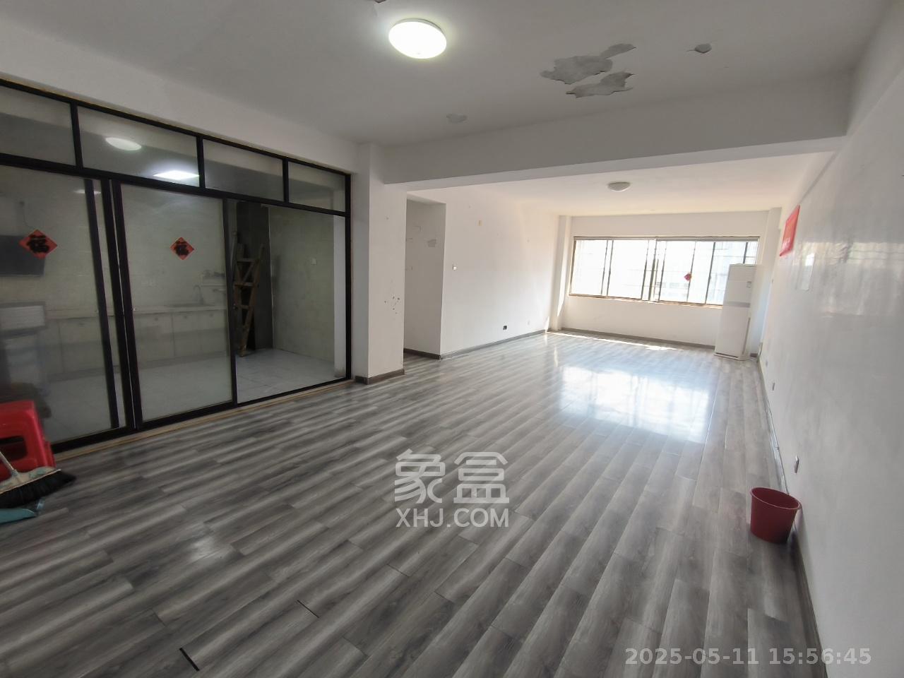环达路桥  3室2厅2卫    2500.0元/月