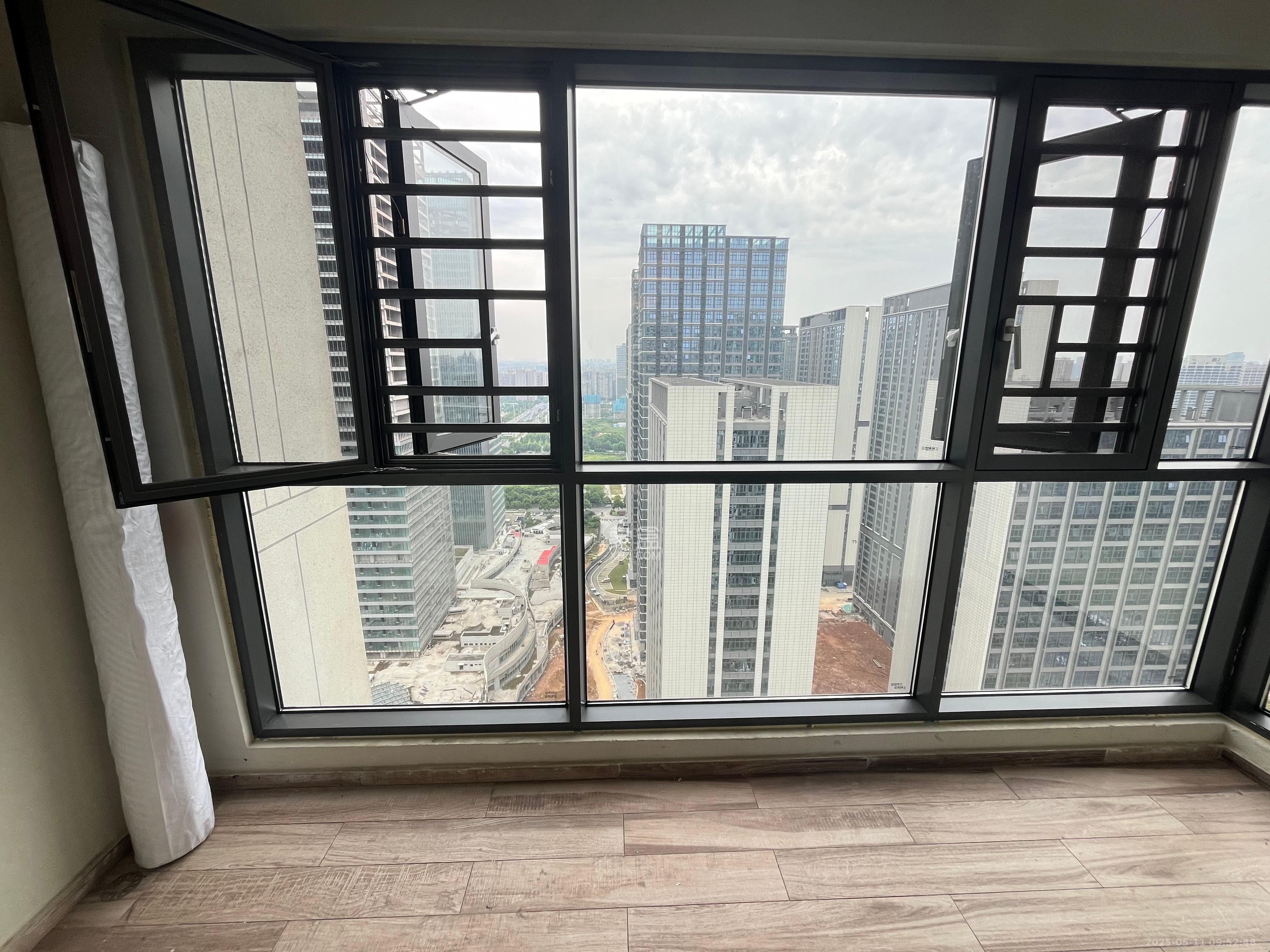 绿地长沙城际空间站(绿地新里佳苑) 4室2厅2卫 4000.0元/月 绿地长沙城际空间站(绿地新里佳苑) 4室2厅2卫 4000.0元/月室内图