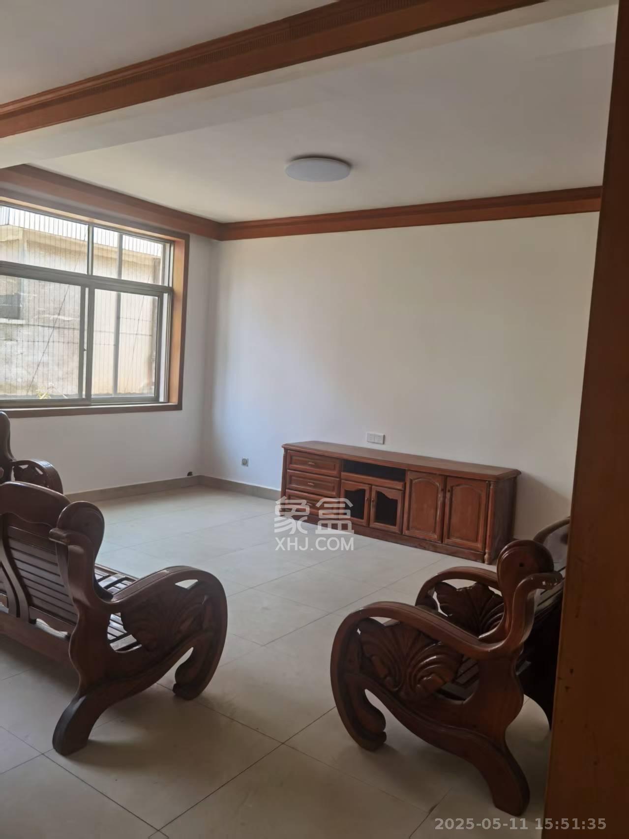 农村公路局宿舍  3室2厅2卫    2000.0元/月 农村公路局宿舍  3室2厅2卫    2000.0元/月室内图