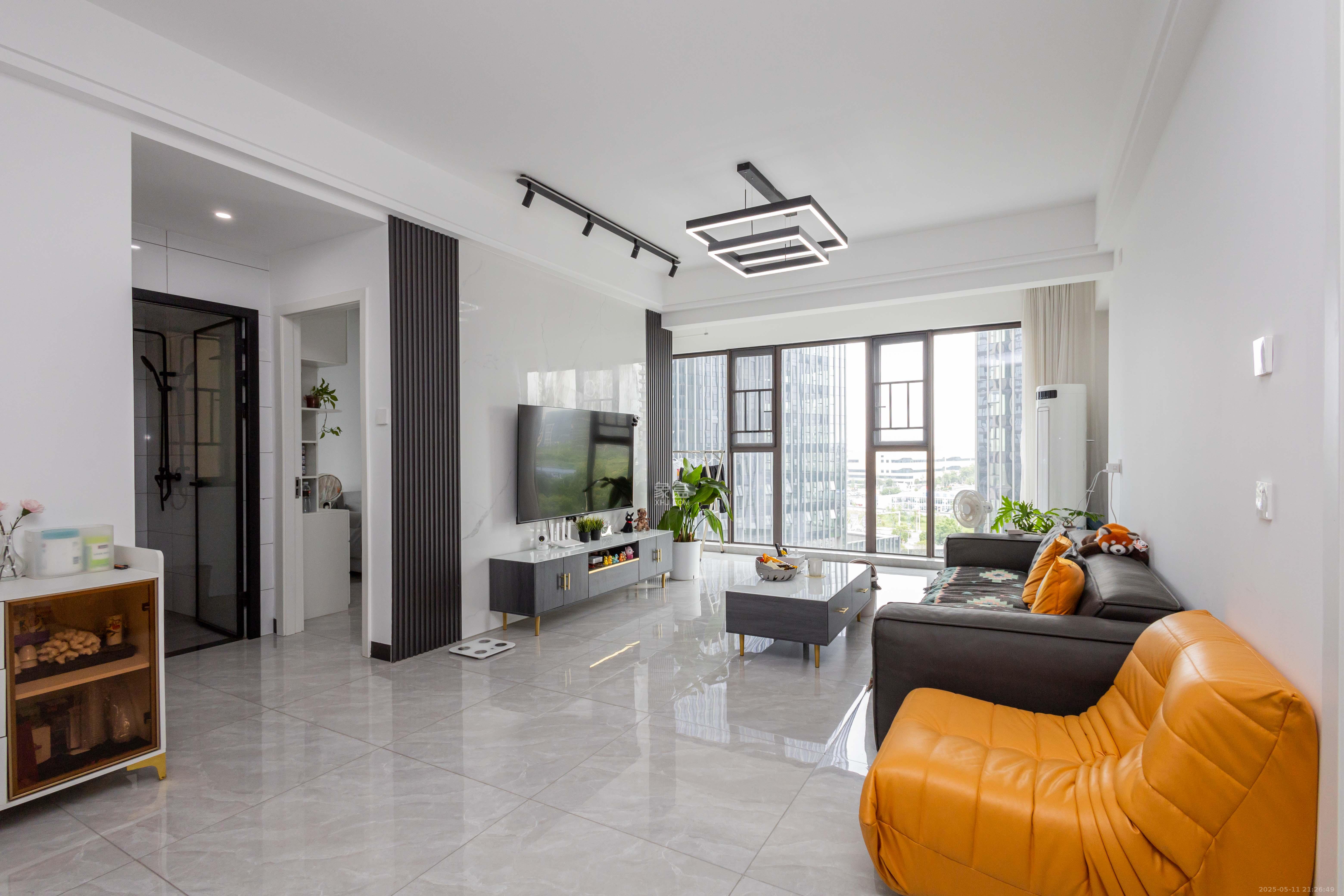 湘域芯城一期  3室2厅2卫    102.0万 湘域芯城一期  3室2厅2卫    102.0万客厅