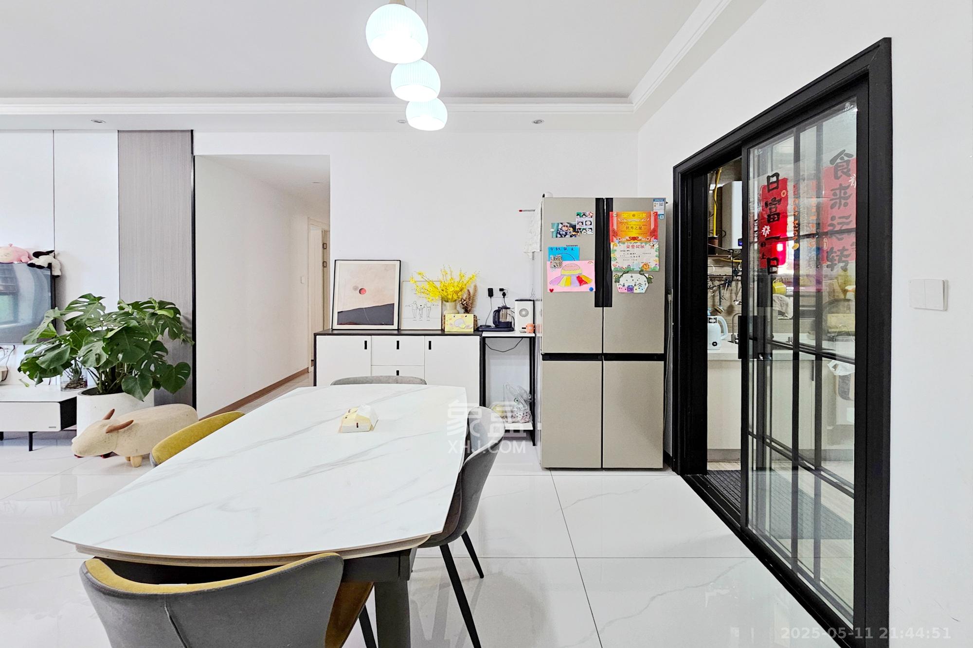 阳光城尚东湾青云苑  3室2厅2卫    112.8万客厅