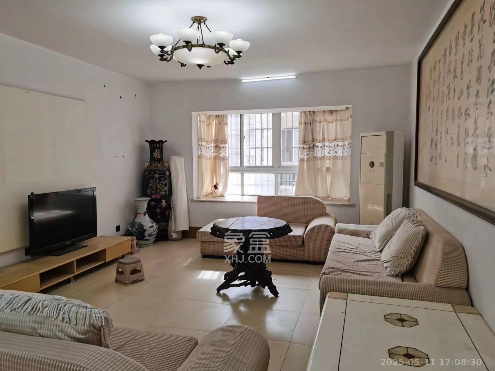 嘉盛华庭(一期、二期、三期) 3室2厅2卫 2800.0元/月 嘉盛华庭(一期、二期、三期) 3室2厅2卫 2800.0元/月室内图