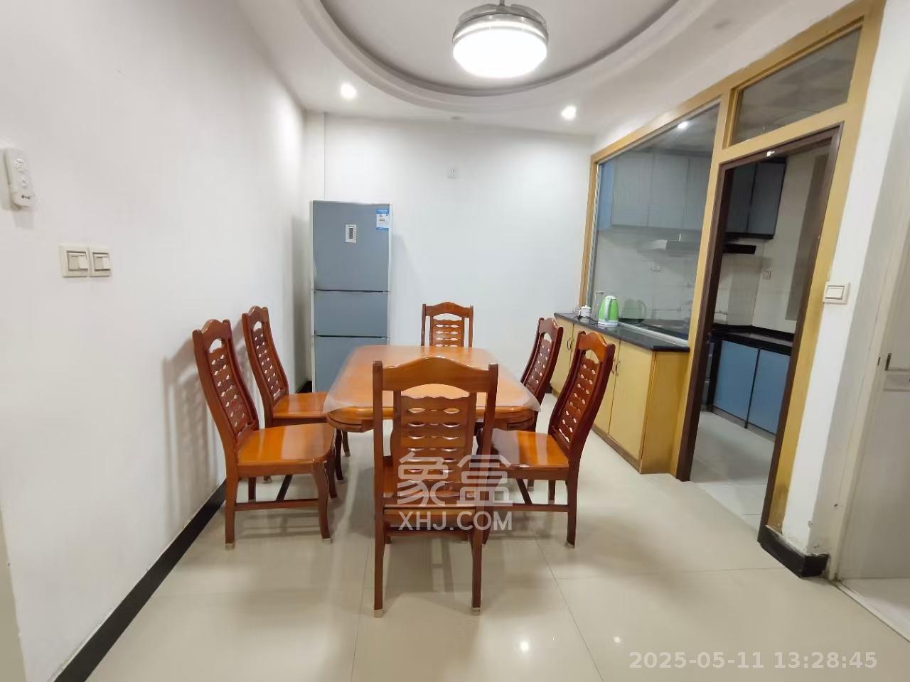 高岭小区  3室2厅2卫   2200.00元/月室内图