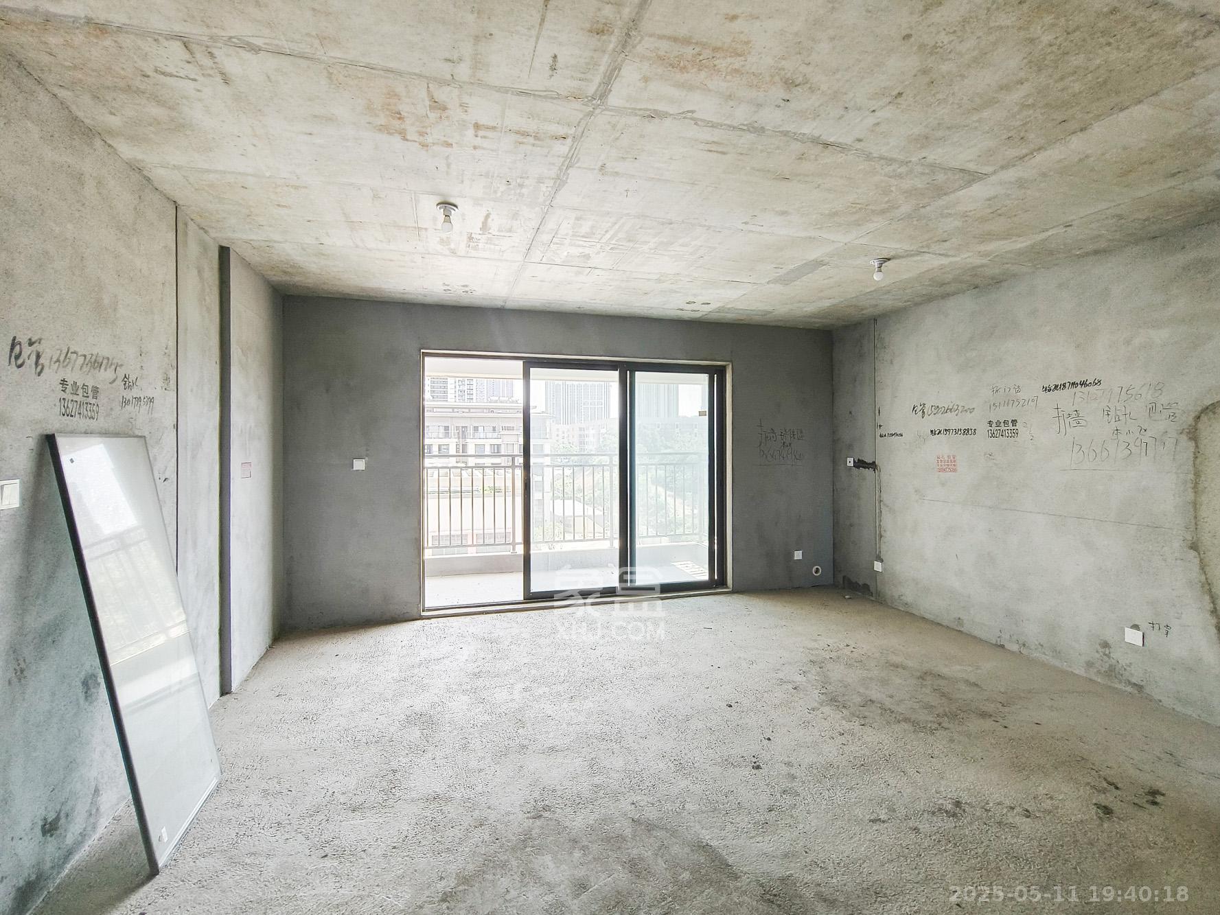 爱情公望府 4室2厅2卫 108.0万 爱情公望府 4室2厅2卫 108.0万客厅