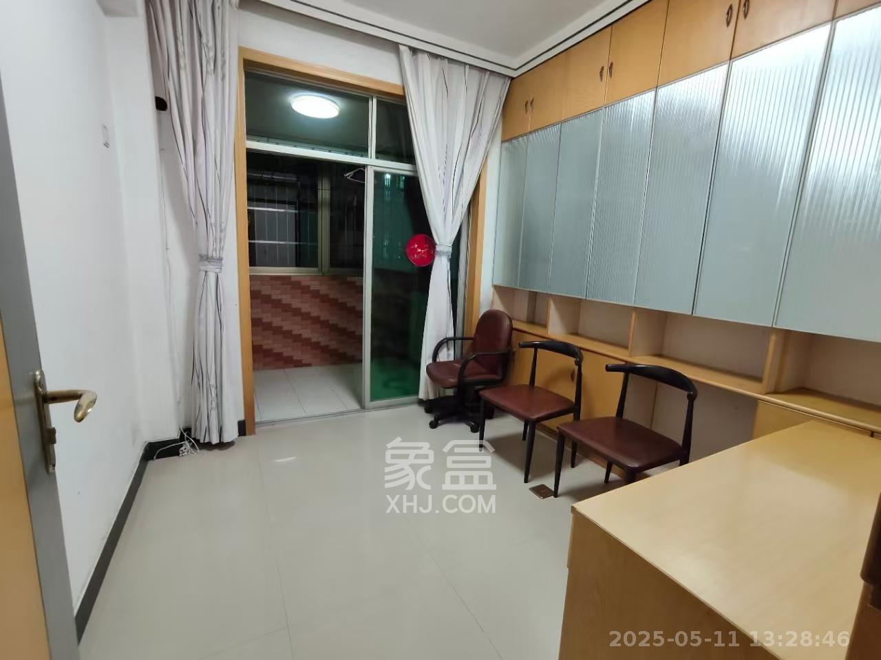 高岭小区  3室2厅2卫   2200.00元/月室内图