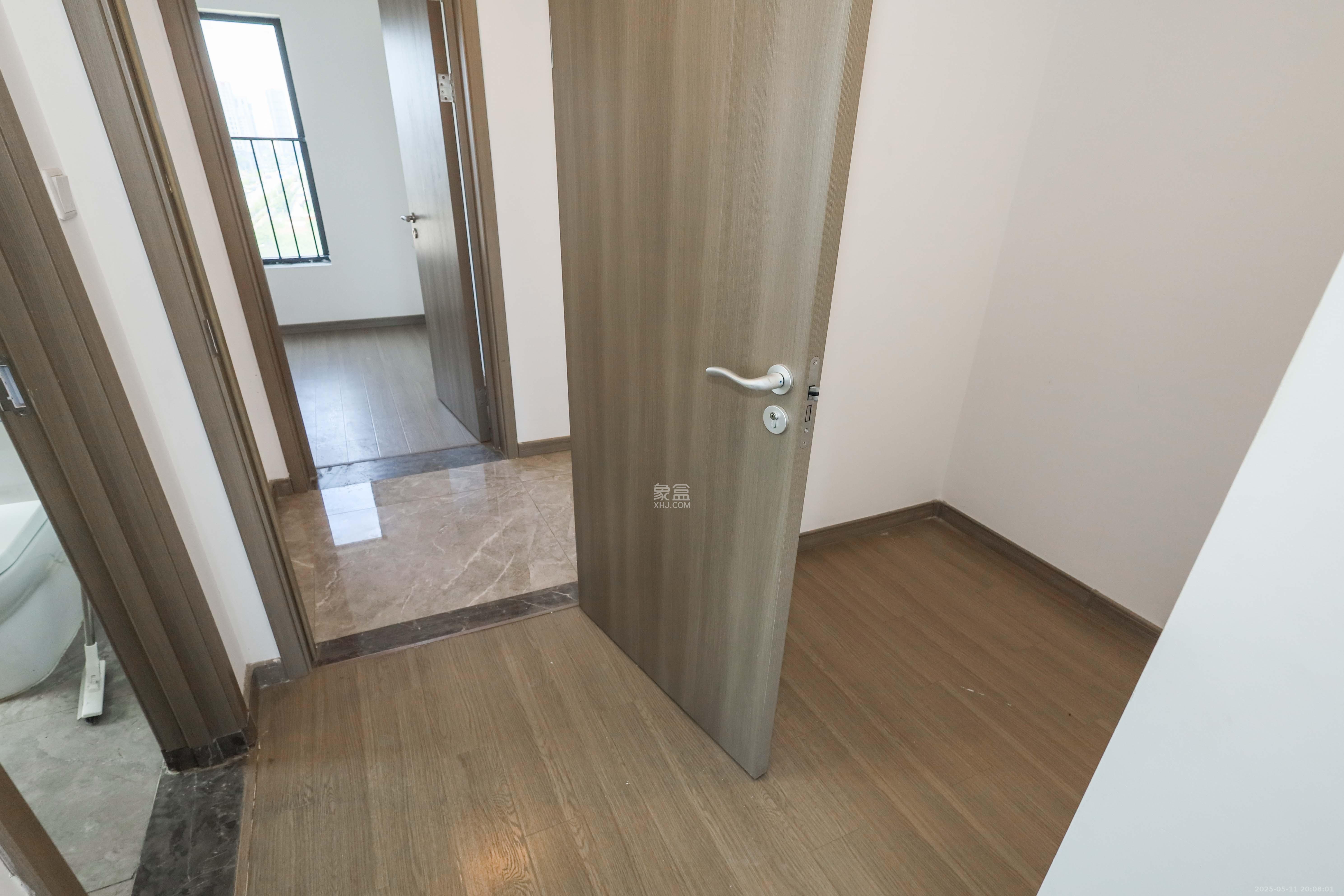 越秀亲爱里  4室2厅2卫   135.00万卧室