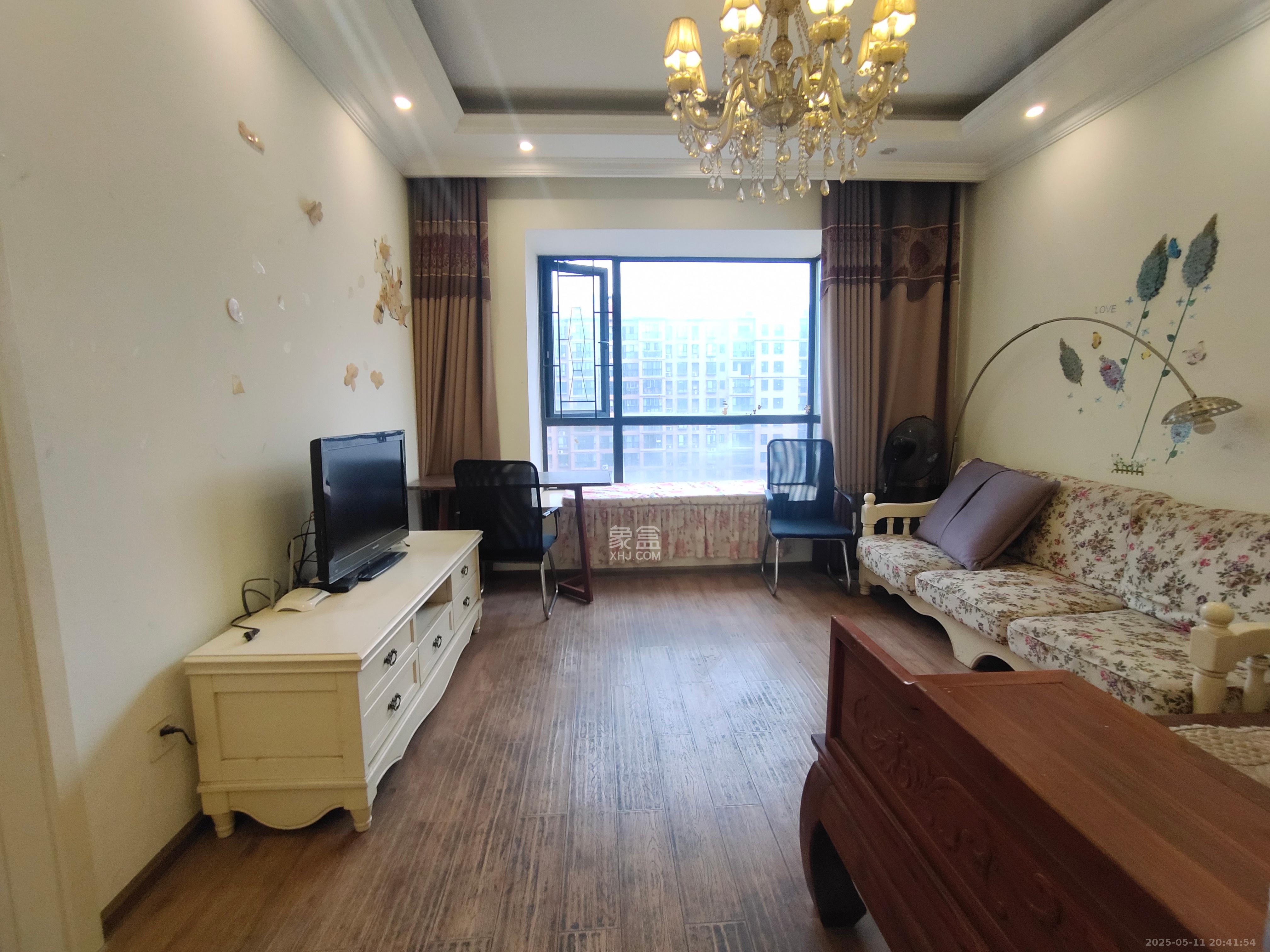 麓谷明珠  3室1厅1卫   2250.00元/月