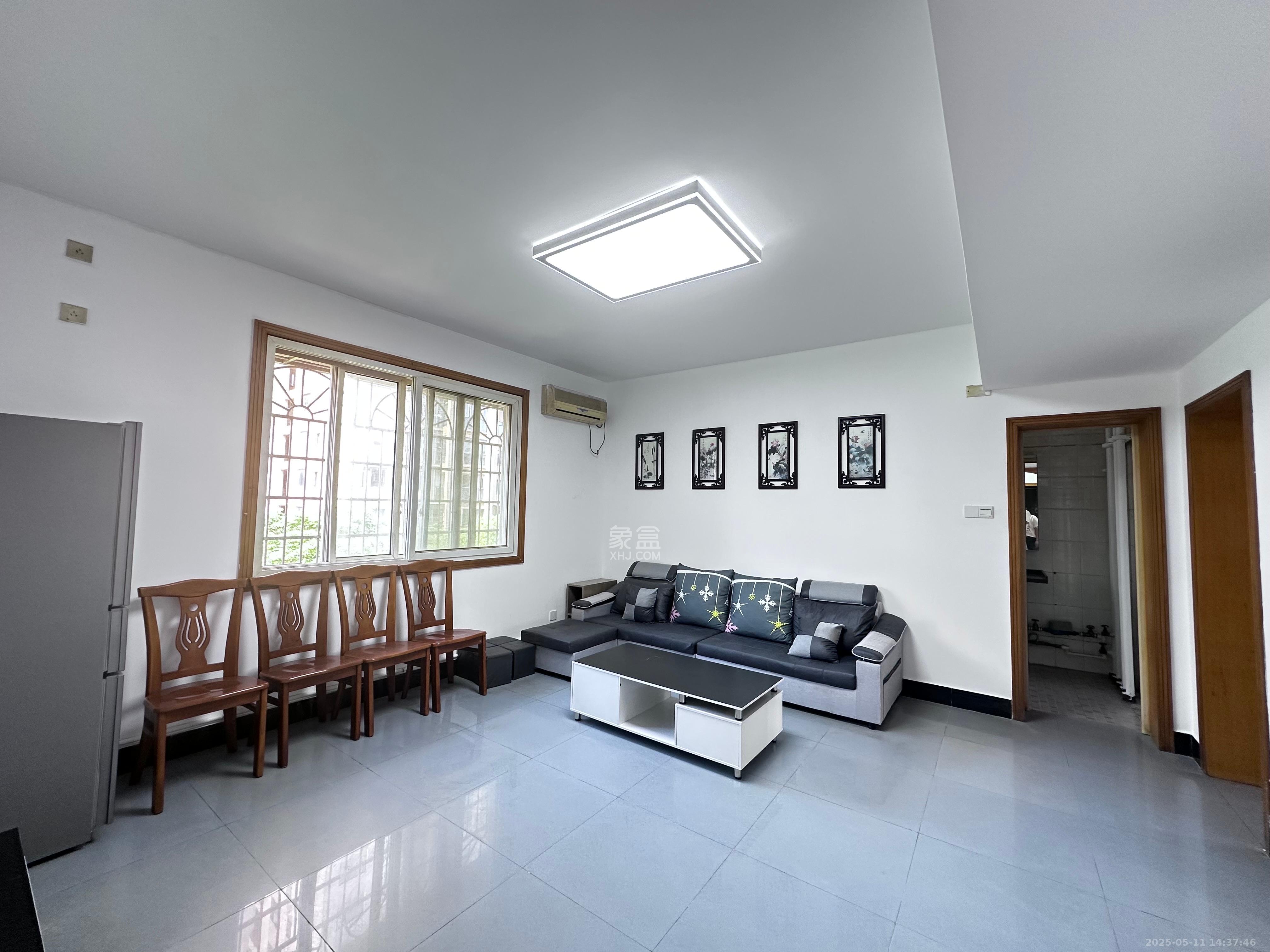 铁银电信花园  3室1厅1卫    2200.0元/月 铁银电信花园  3室1厅1卫    2200.0元/月室内图