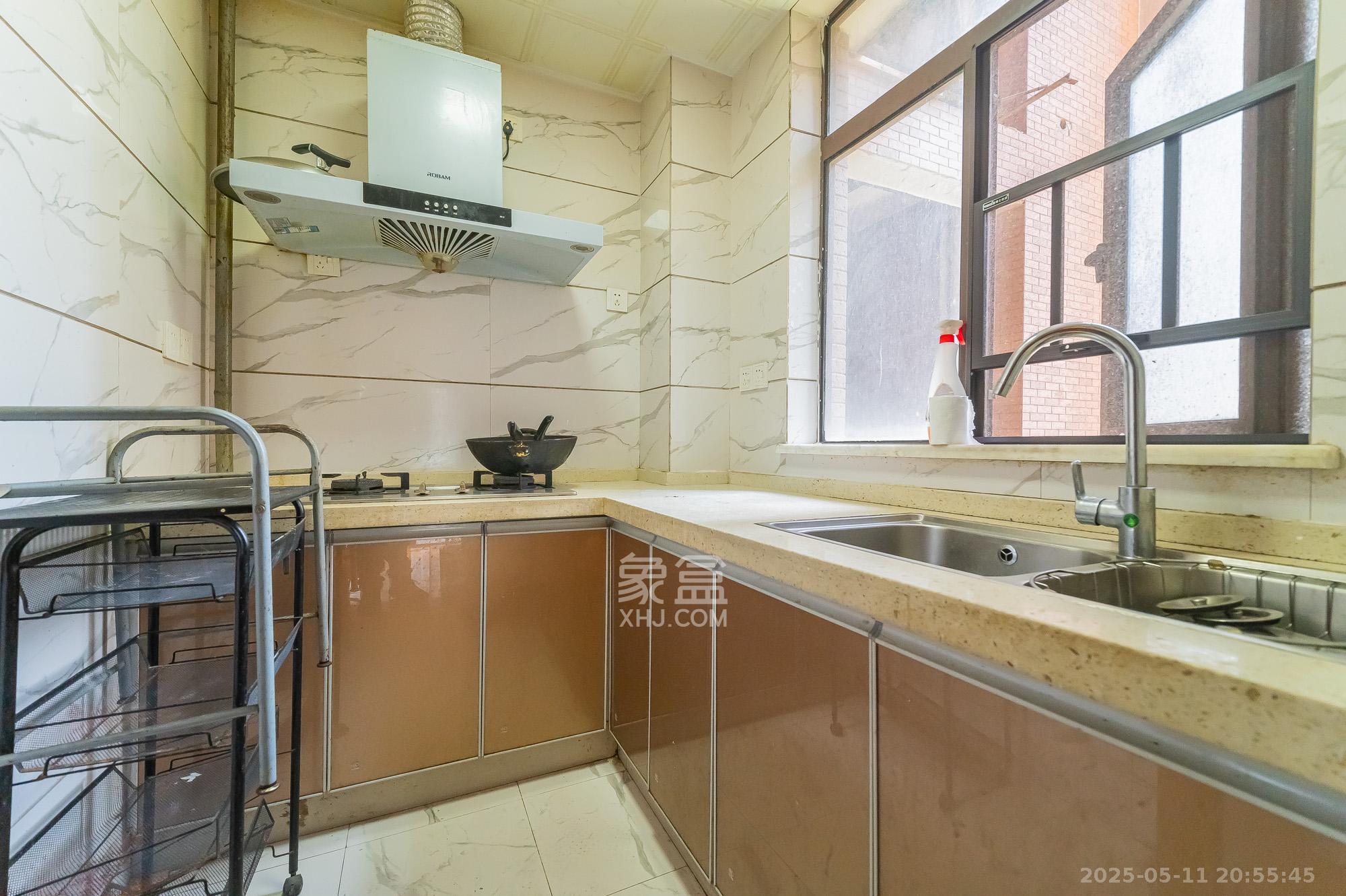 水岸世景  2室2厅1卫    62.0万 水岸世景  2室2厅1卫    62.0万厨房