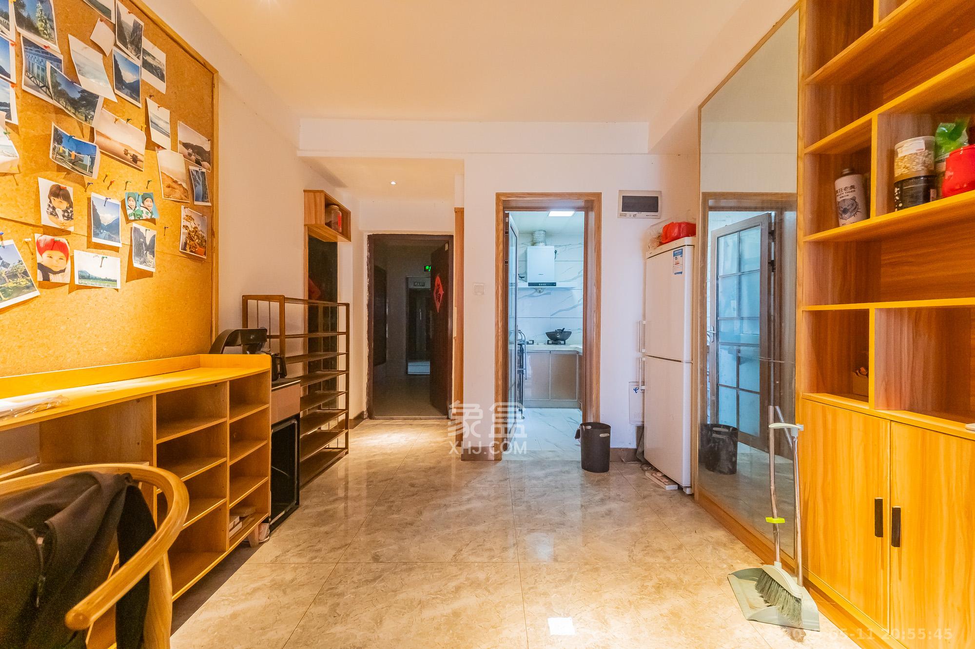 水岸世景  2室2厅1卫    62.0万 水岸世景  2室2厅1卫    62.0万客厅