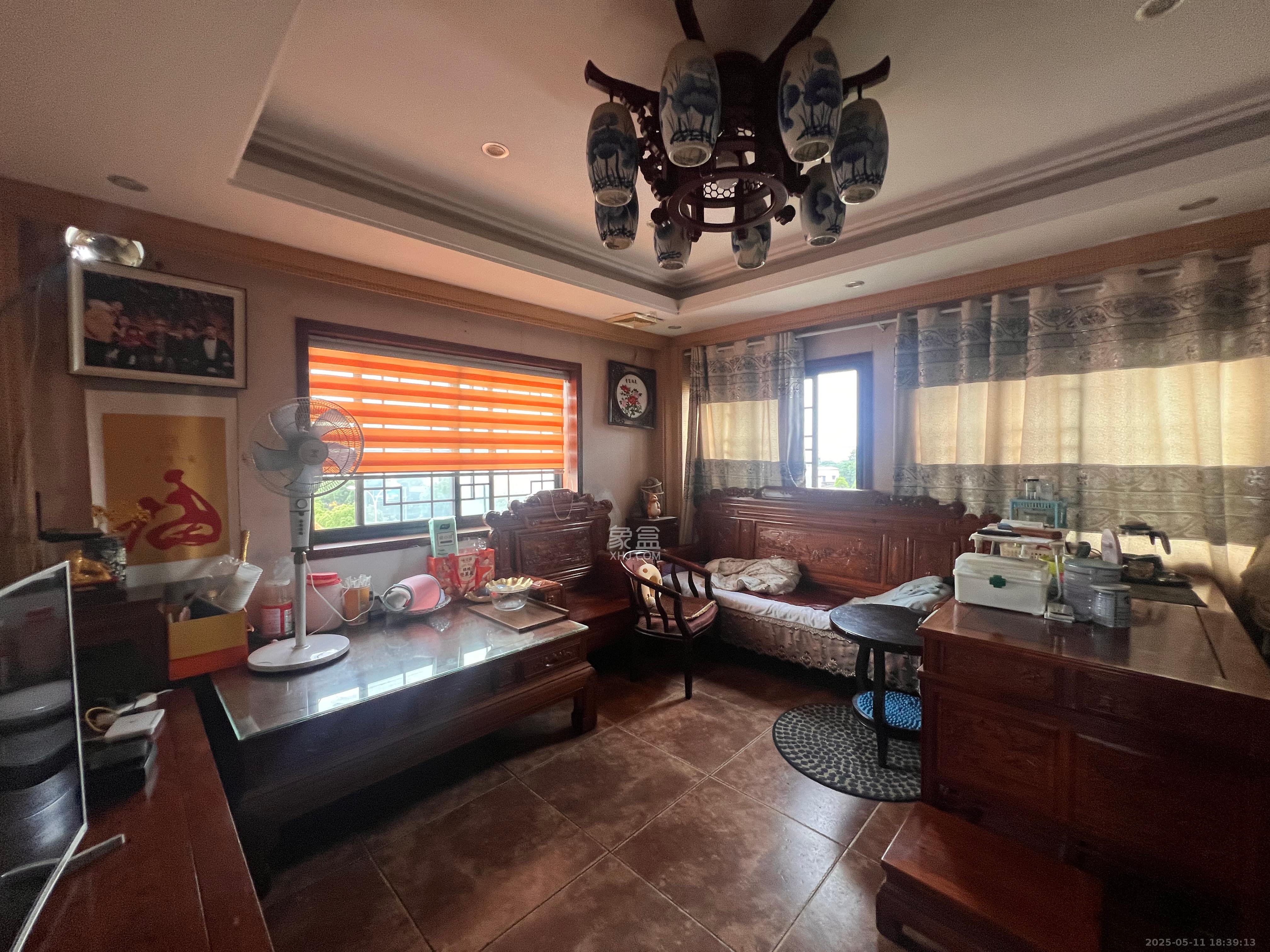 霞城乡散盘 11室3厅8卫 260.0万 霞城乡散盘 11室3厅8卫 260.0万室内图