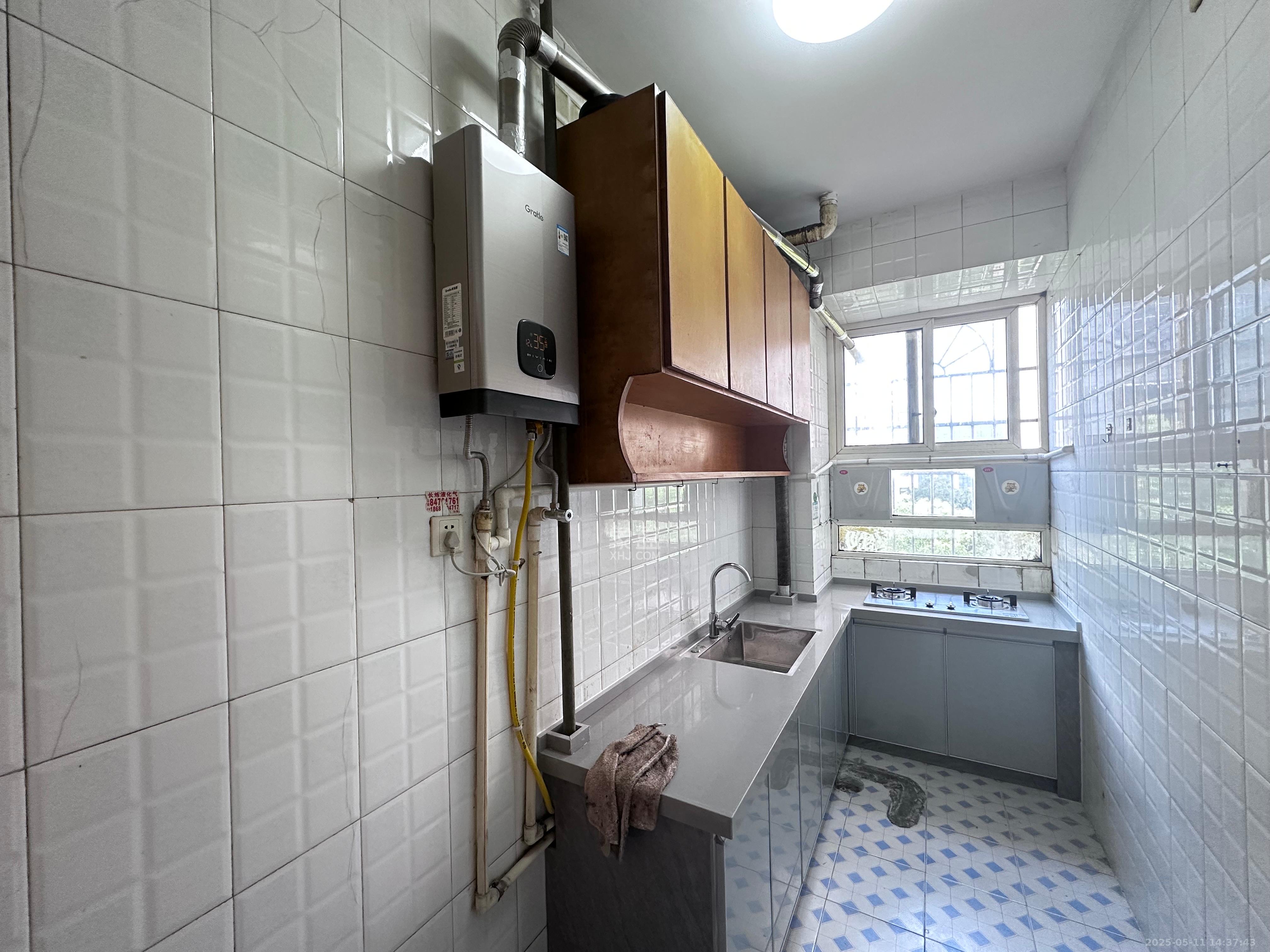 铁银电信花园  3室1厅1卫    2200.0元/月 铁银电信花园  3室1厅1卫    2200.0元/月室内图