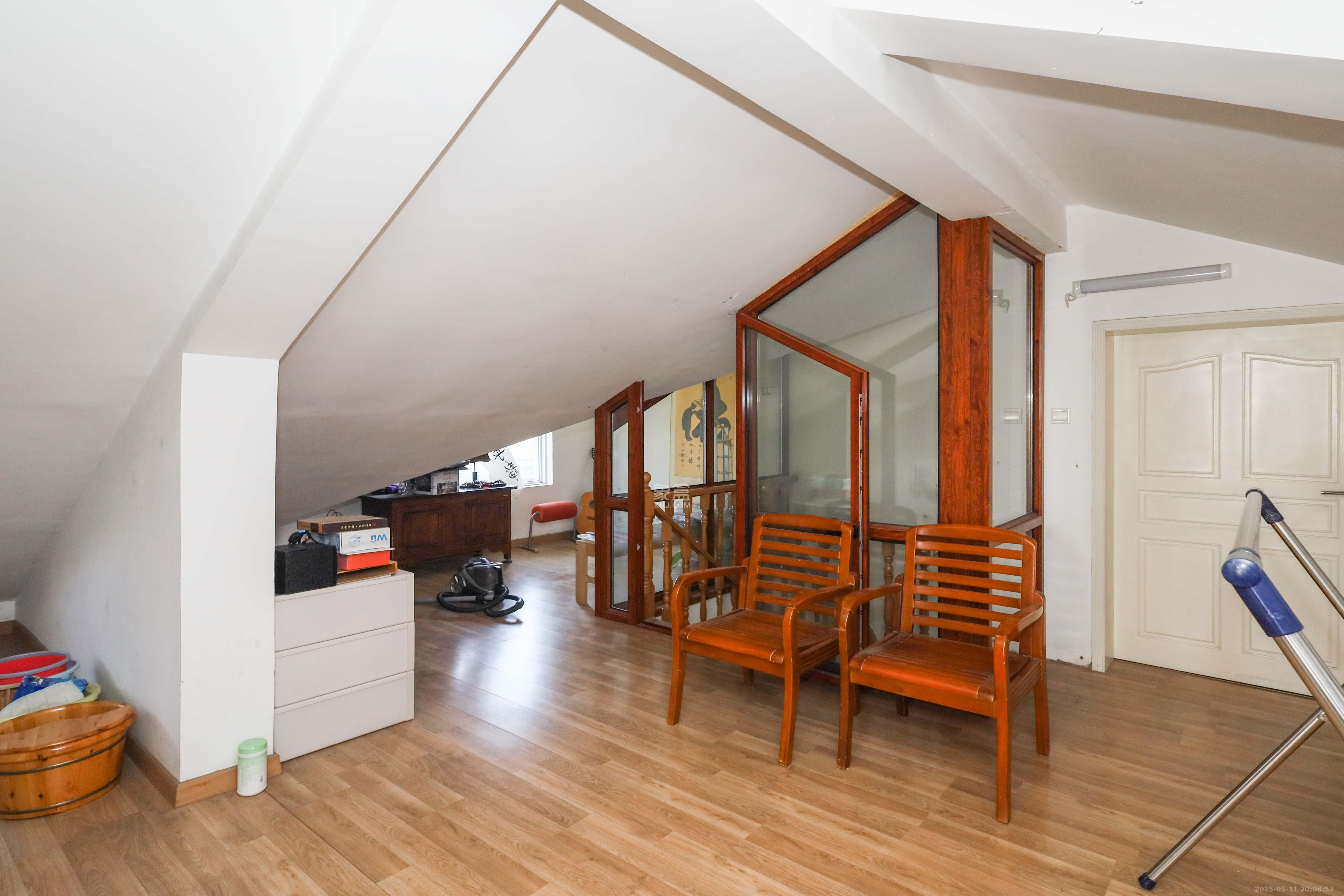 银华山庄 4室2厅2卫 135.0万 银华山庄 4室2厅2卫 135.0万其他